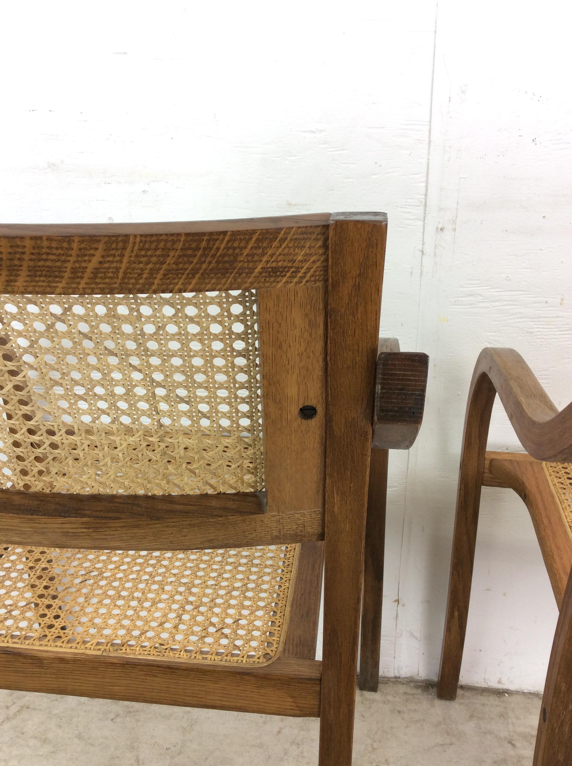 Paire de chaises en bois courbé modernes du milieu du siècle avec assise et dossier cannés en vente 8