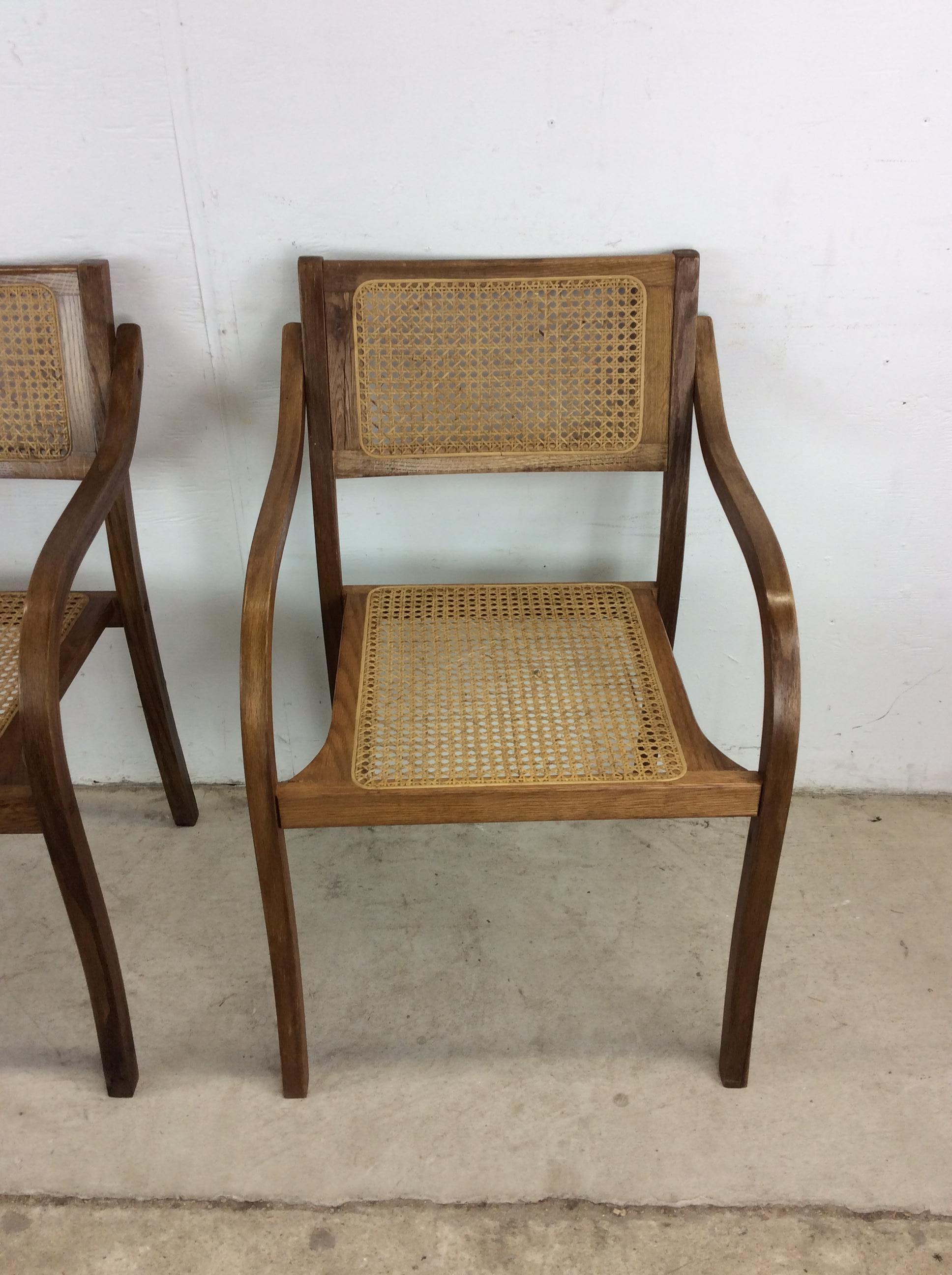 Américain Paire de chaises en bois courbé modernes du milieu du siècle avec assise et dossier cannés en vente