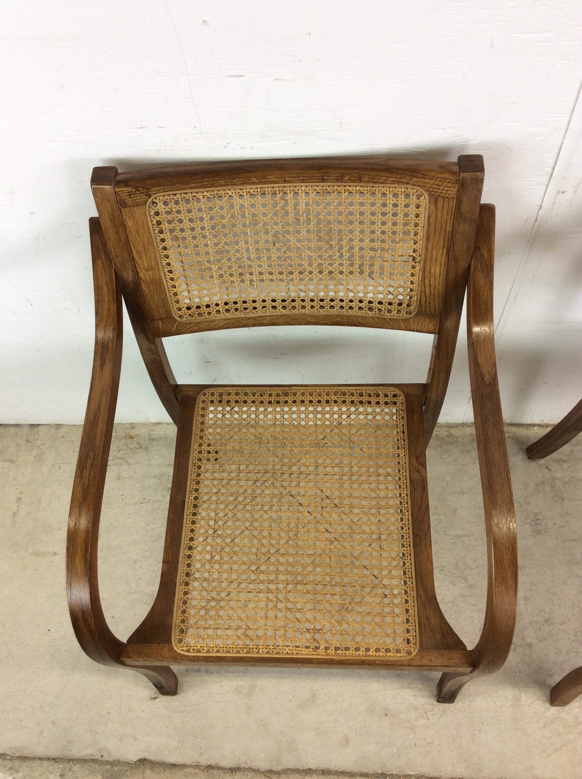 Paire de chaises en bois courbé modernes du milieu du siècle avec assise et dossier cannés Bon état - En vente à Freehold, NJ