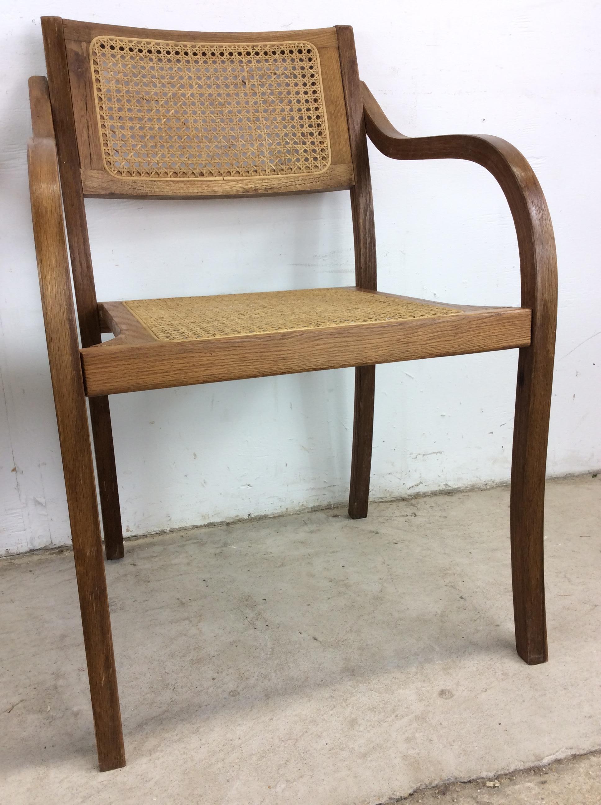 Canne Paire de chaises en bois courbé modernes du milieu du siècle avec assise et dossier cannés en vente