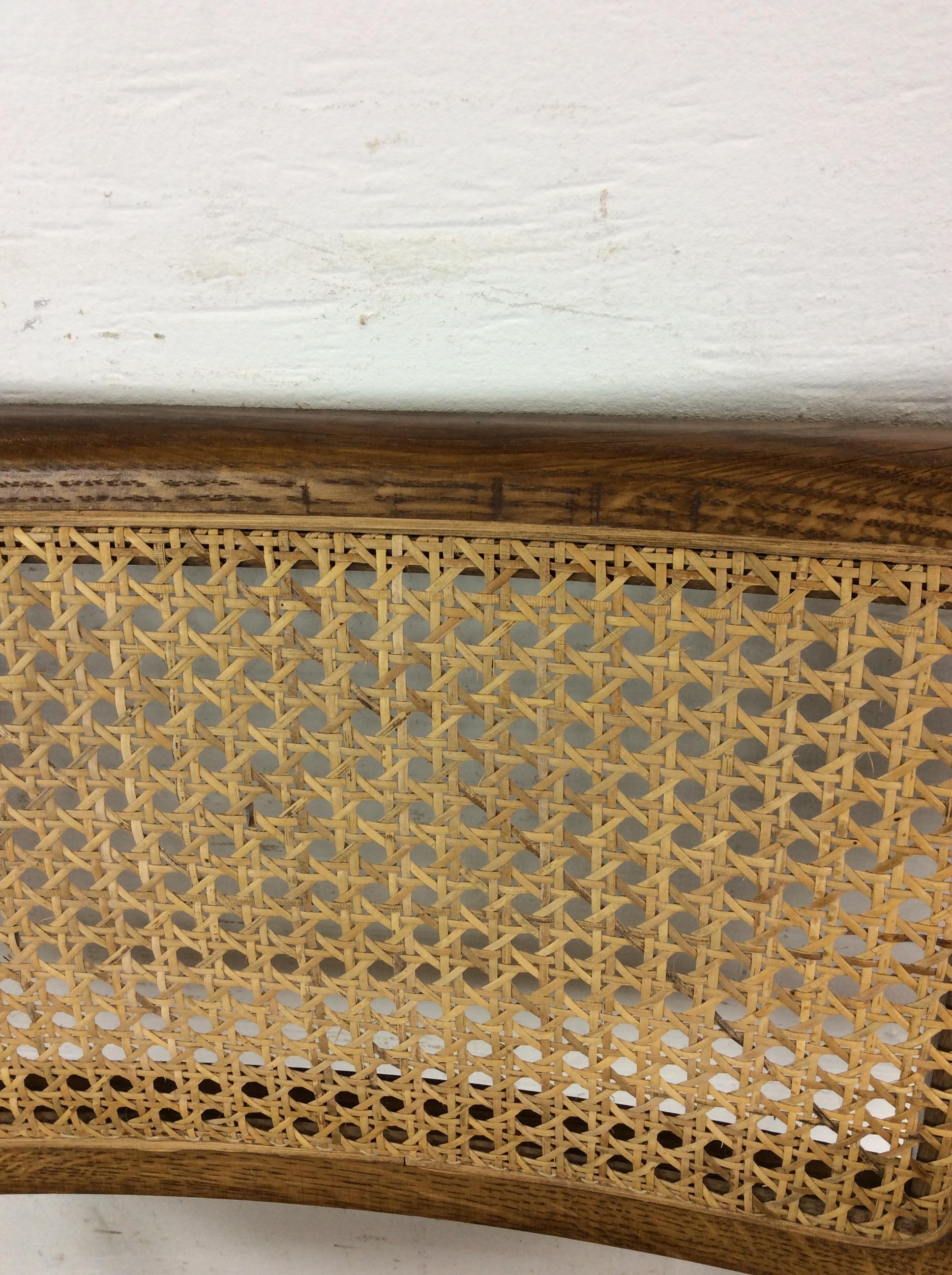 Paire de chaises en bois courbé modernes du milieu du siècle avec assise et dossier cannés en vente 1