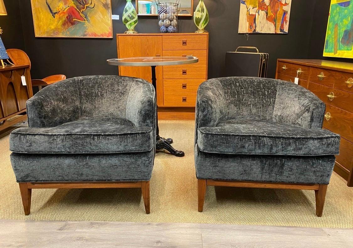 Mid-20th Century Pair of Mid-Century Modern Bespoke Custom Newly Upholstered Club Chairs