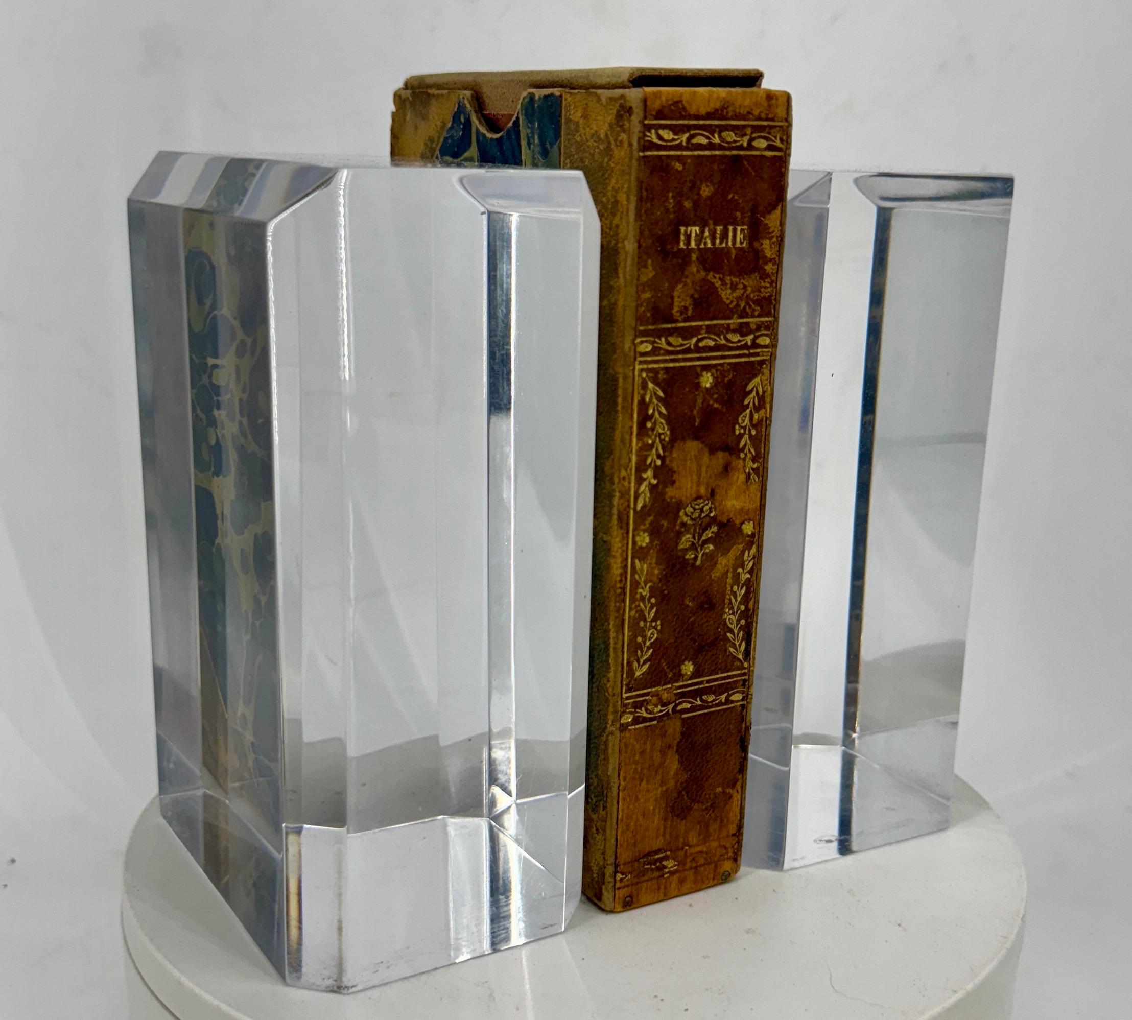 Paar abgeschrägte Lucite-Buchstützen aus der Jahrhundertmitte Modern 5