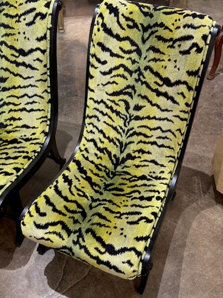 Paire de laques noires modernes du milieu du siècle dernier avec tissu tigre Scalamandre Bon état - En vente à Dallas, TX