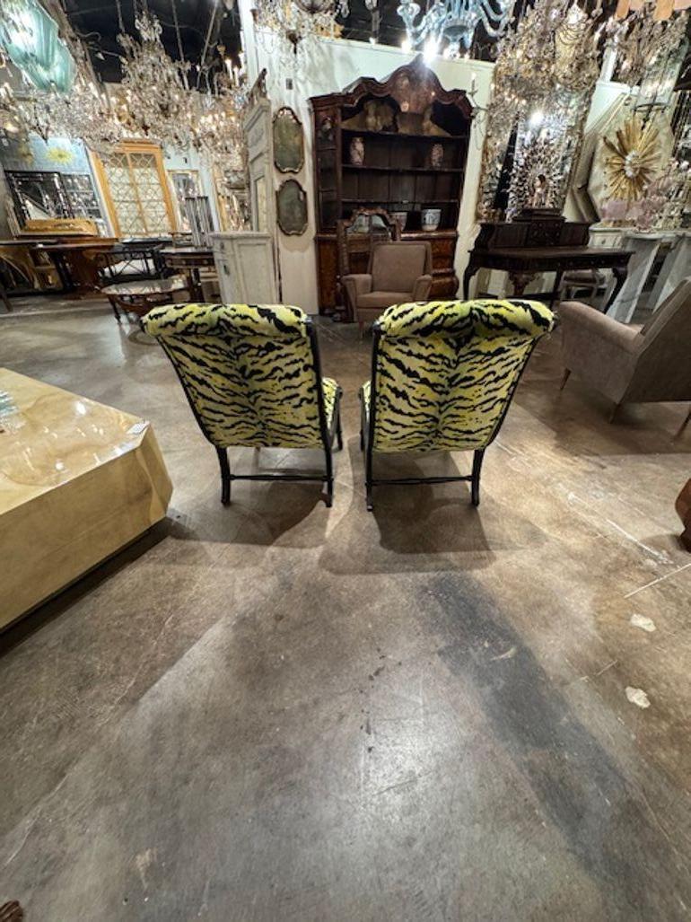 20ième siècle Paire de laques noires modernes du milieu du siècle dernier avec tissu tigre Scalamandre en vente