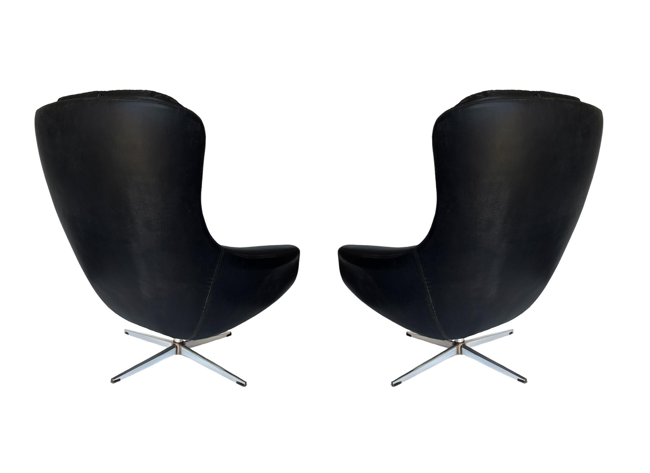 Pair of Mid Century Modern Black Swivel Lounge Chairs by Overman Sweden  In Good Condition For Sale In Philadelphia, PA