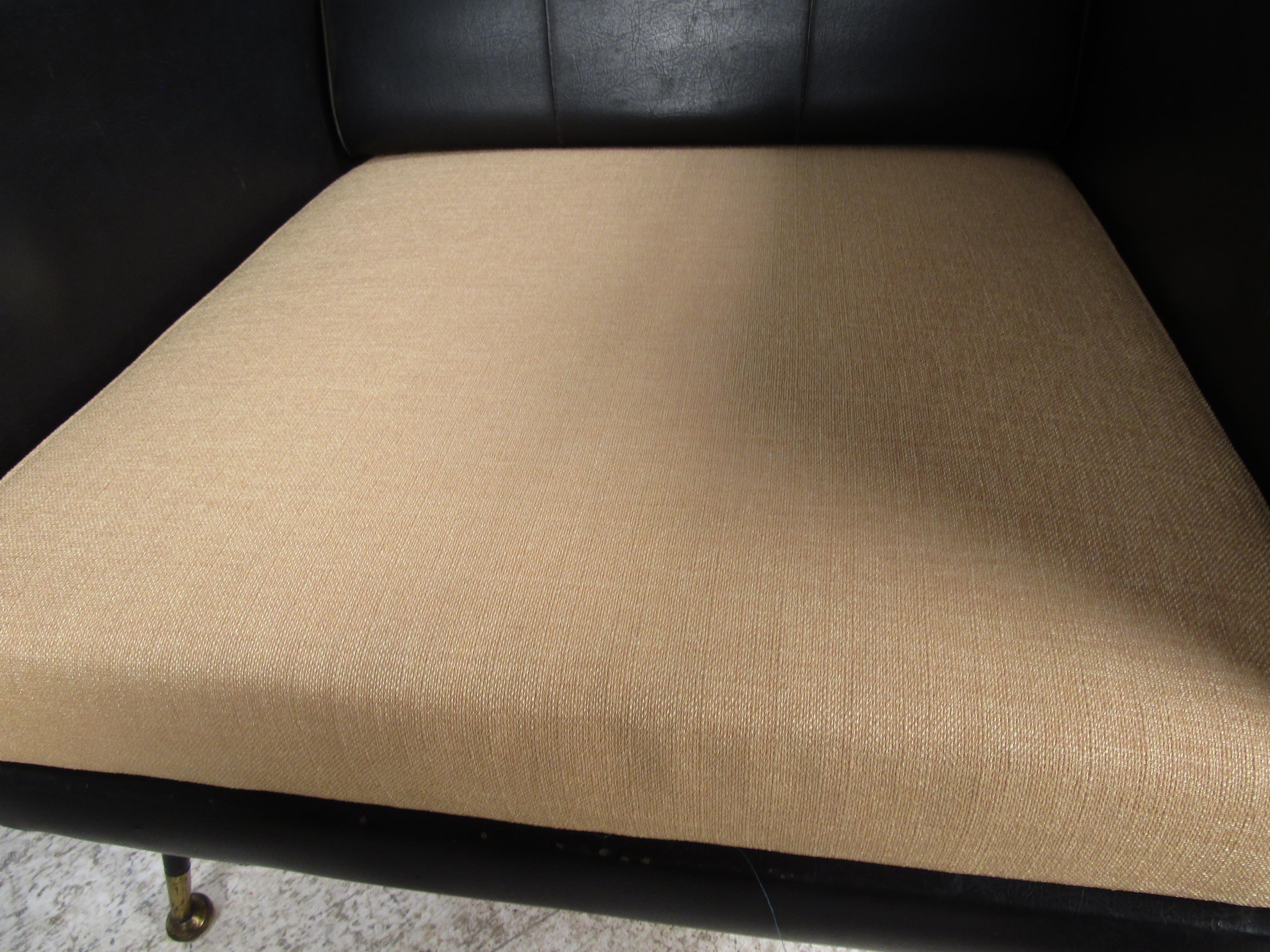 Pair of Mid-Century Modern Black Vinyl Lounge Chairs 5