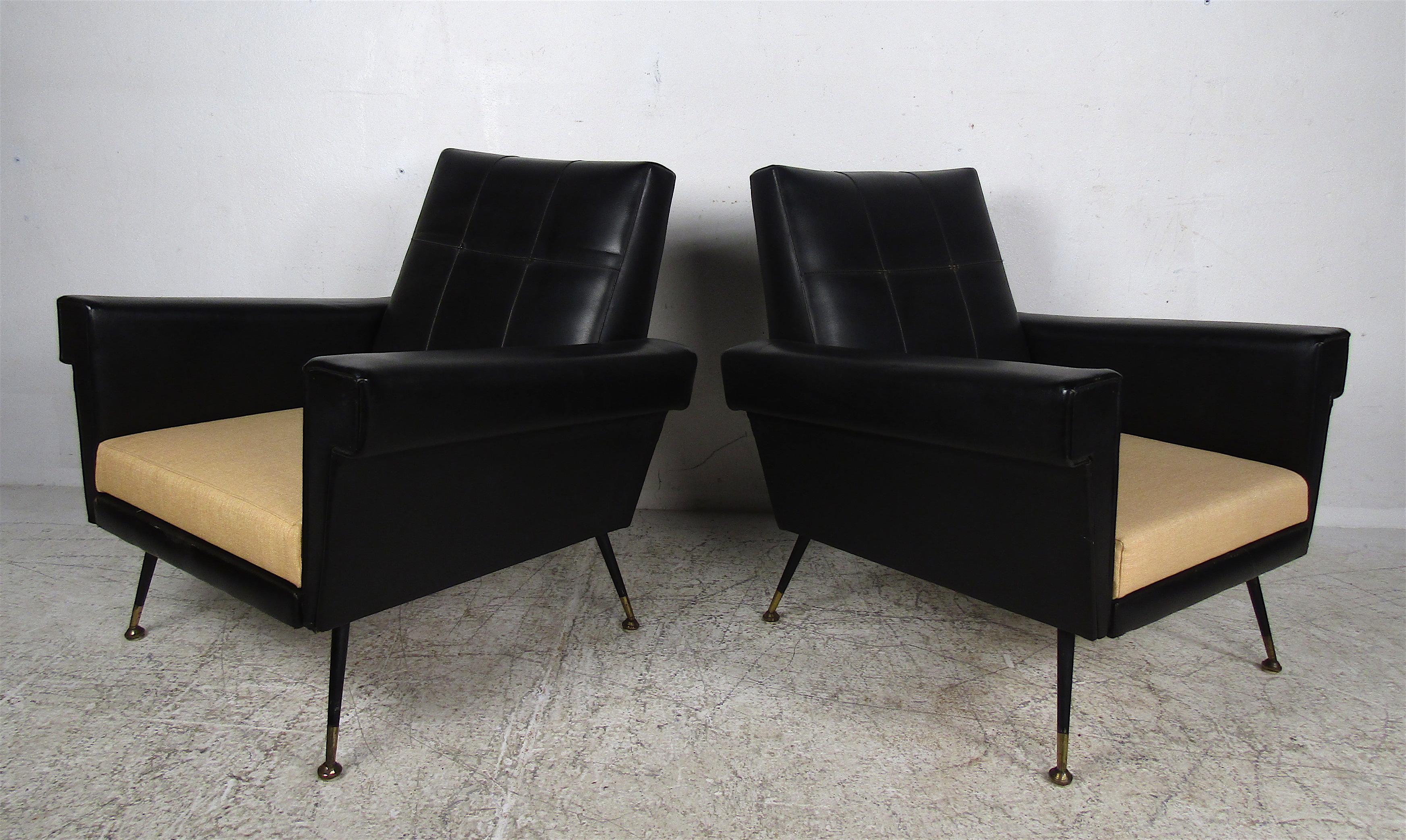 Pair of Mid-Century Modern Black Vinyl Lounge Chairs In Good Condition In Brooklyn, NY