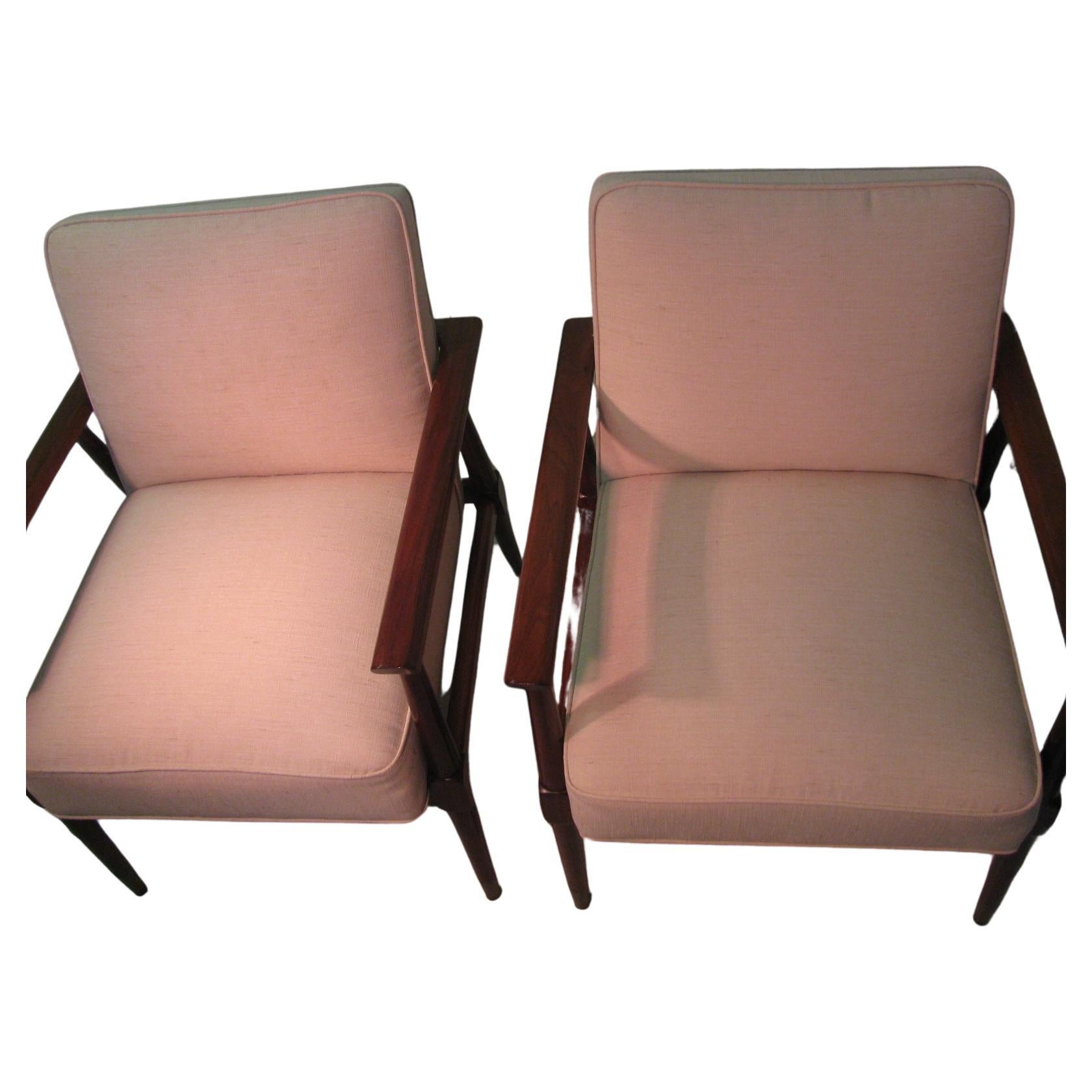 Mid-Century Modern Paire de meubles modernes du milieu du siècle en noyer noir  Fauteuils de salon, 1957 en vente