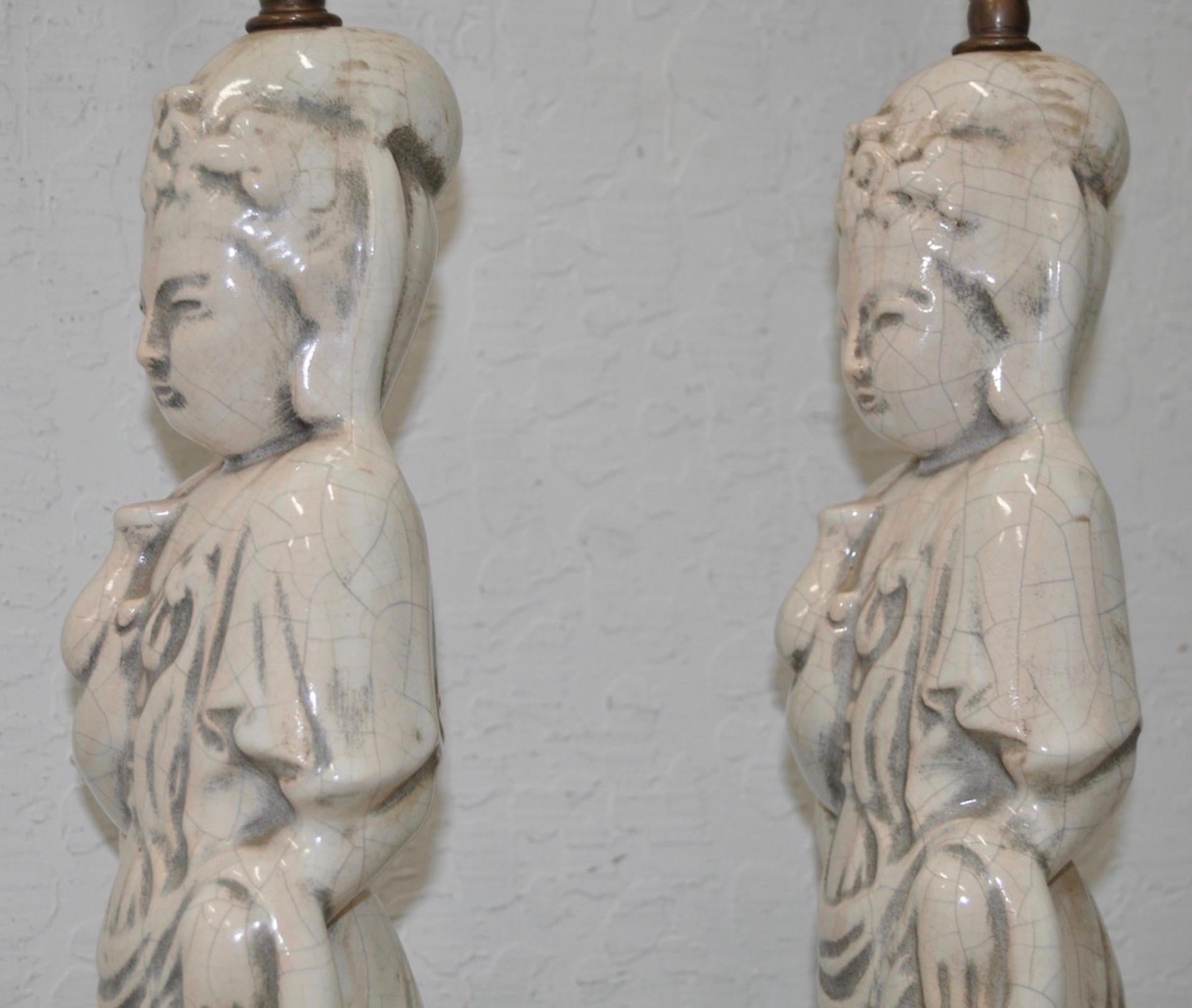 Américain Paire de lampes de table asiatiques Blanc de Chine à glaçage craquelé:: datant du milieu du siècle dernier en vente