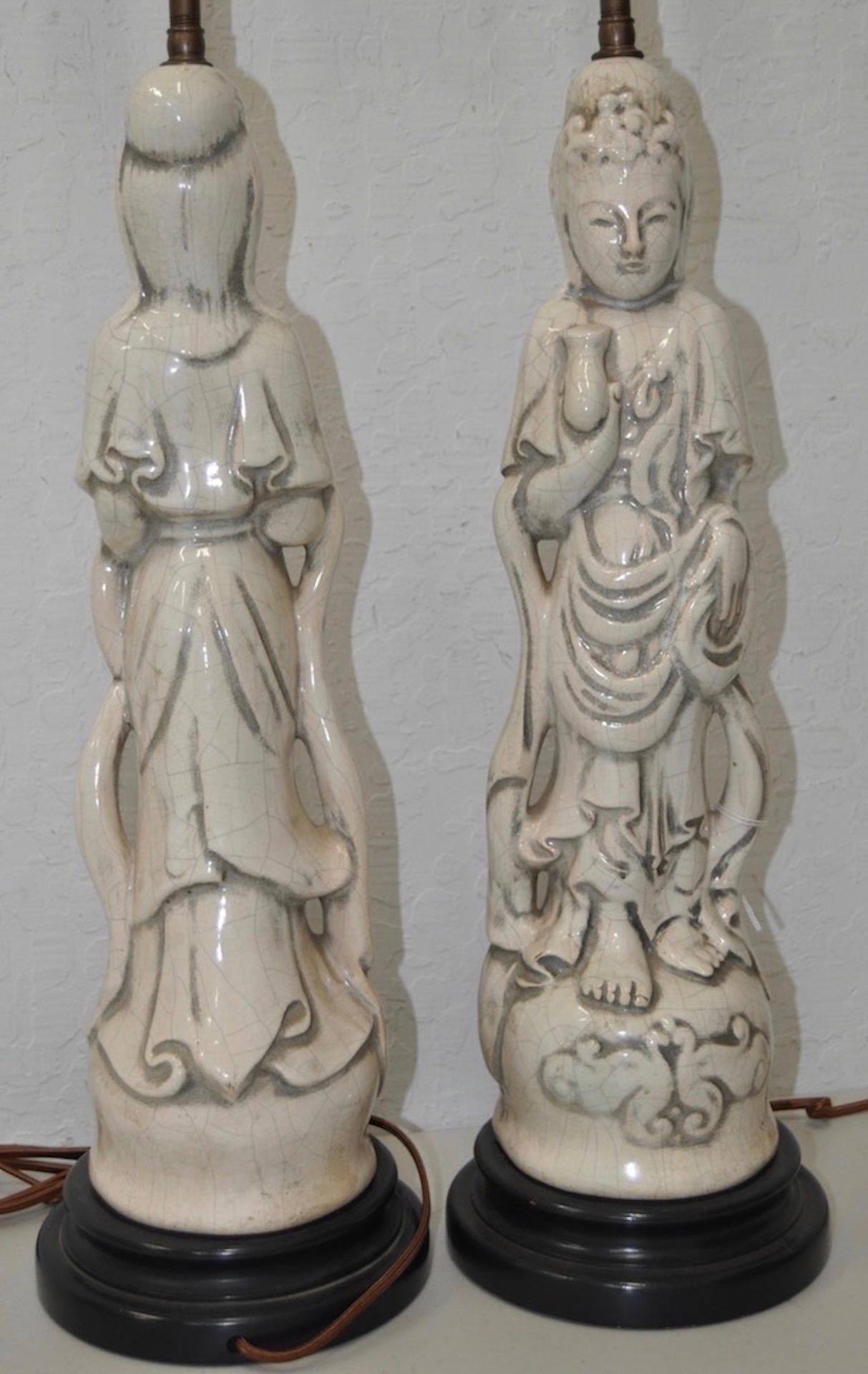Pareja de lámparas de mesa asiáticas de mediados de siglo Blanc de Chine con esmalte craquelado en Bueno estado para la venta en San Francisco, CA