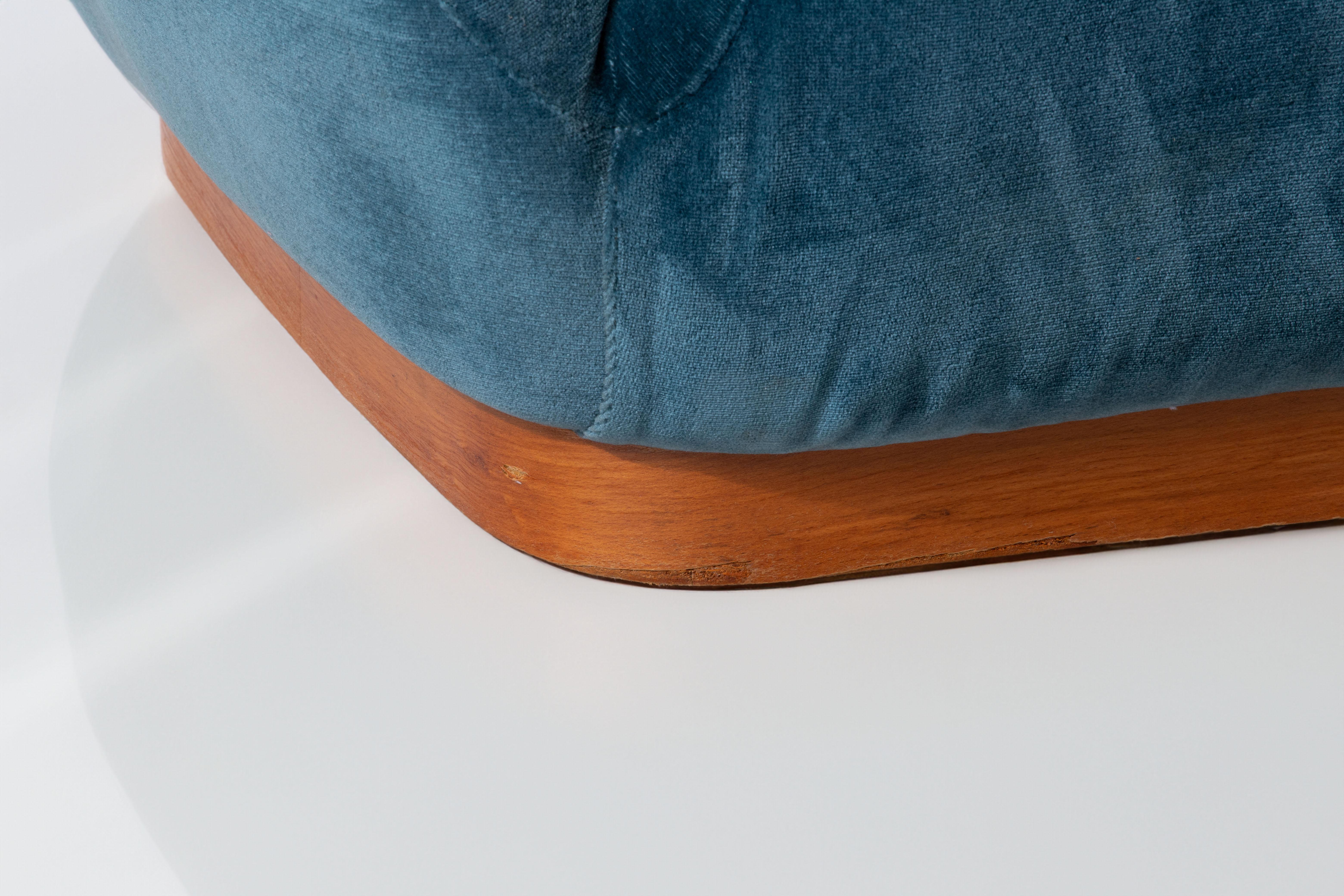 Pair of Mid-Century Modern Blue Velvet Armchairs For Sale 11