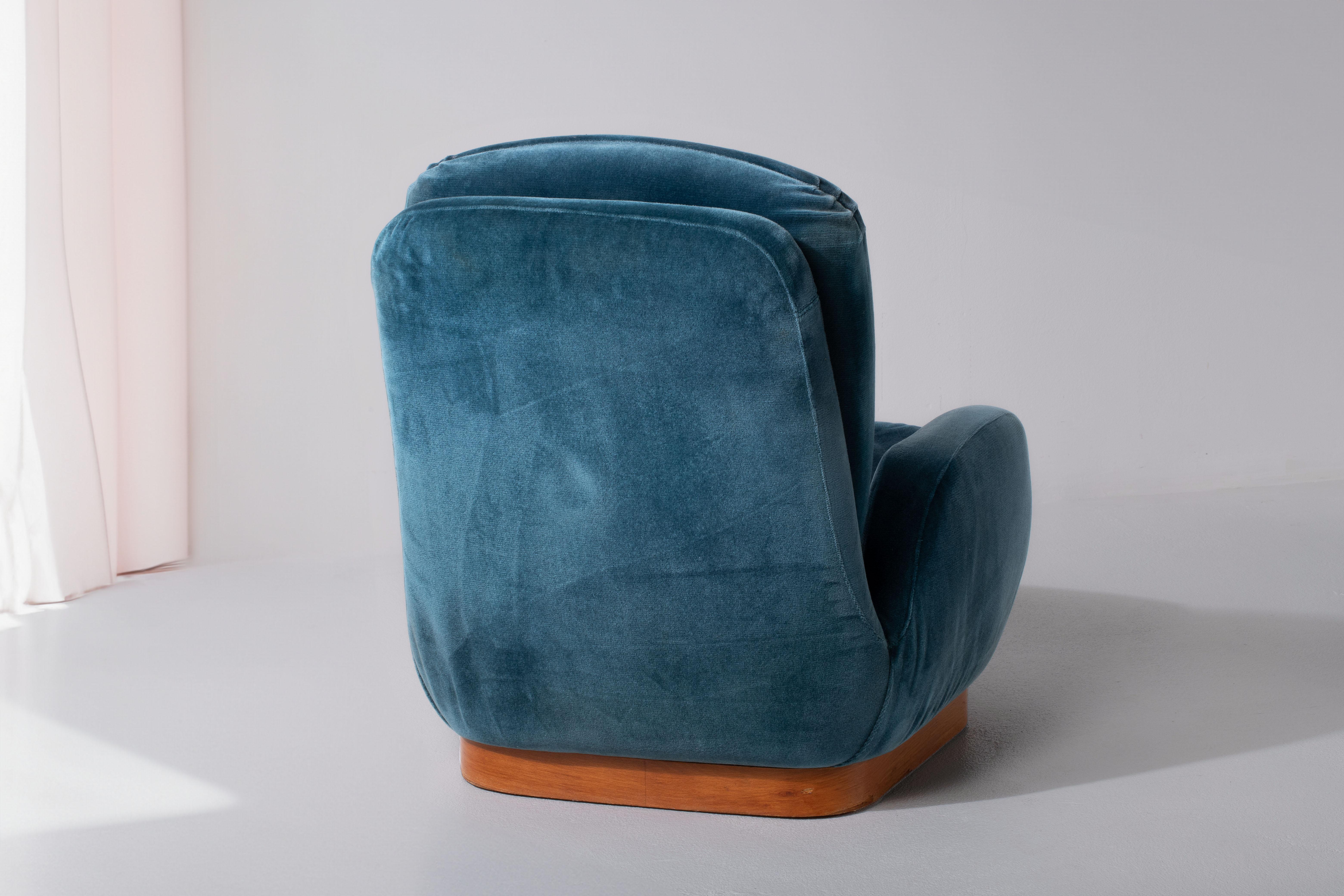 Pair of Mid-Century Modern Blue Velvet Armchairs For Sale 12