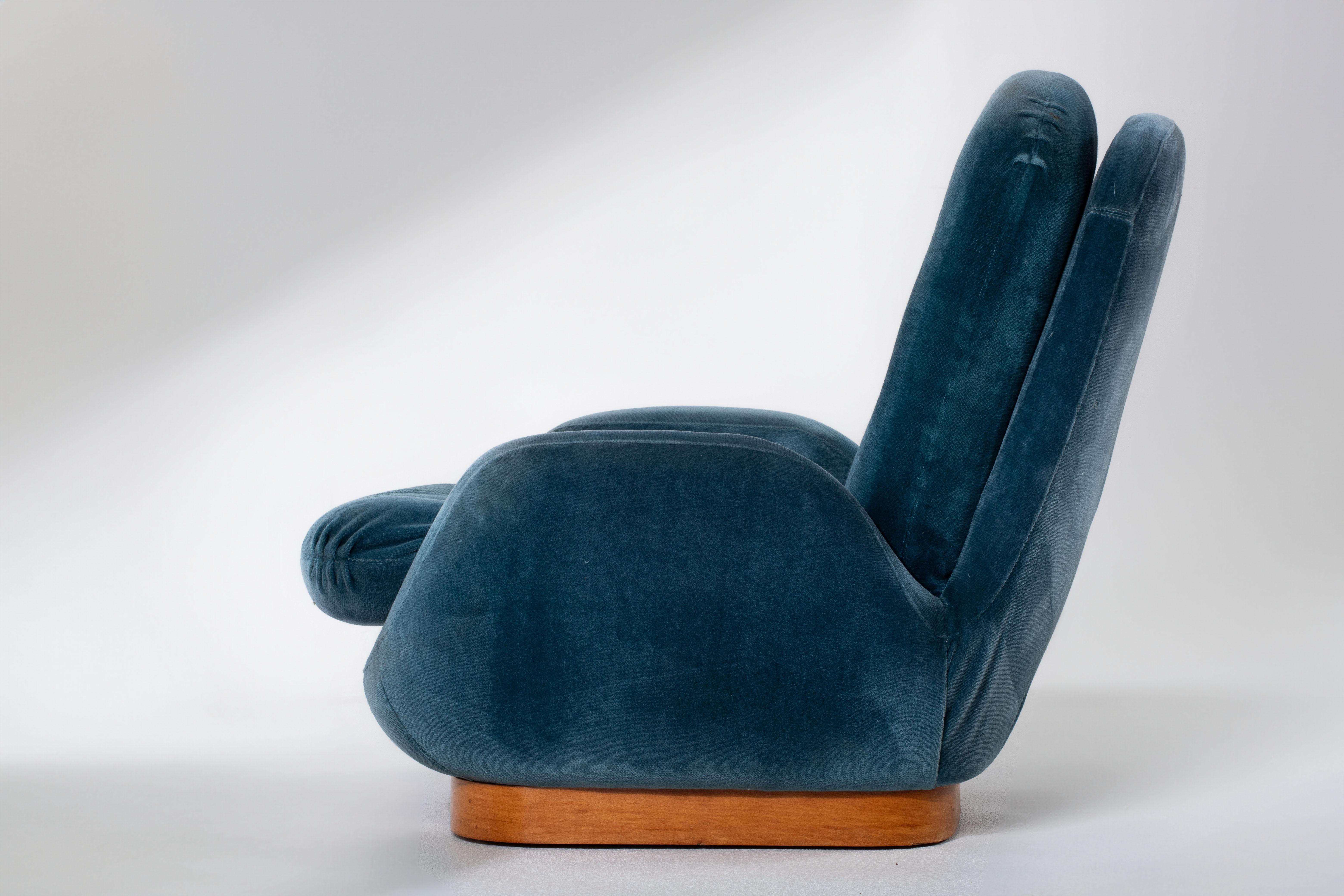 Pair of Mid-Century Modern Blue Velvet Armchairs For Sale 13