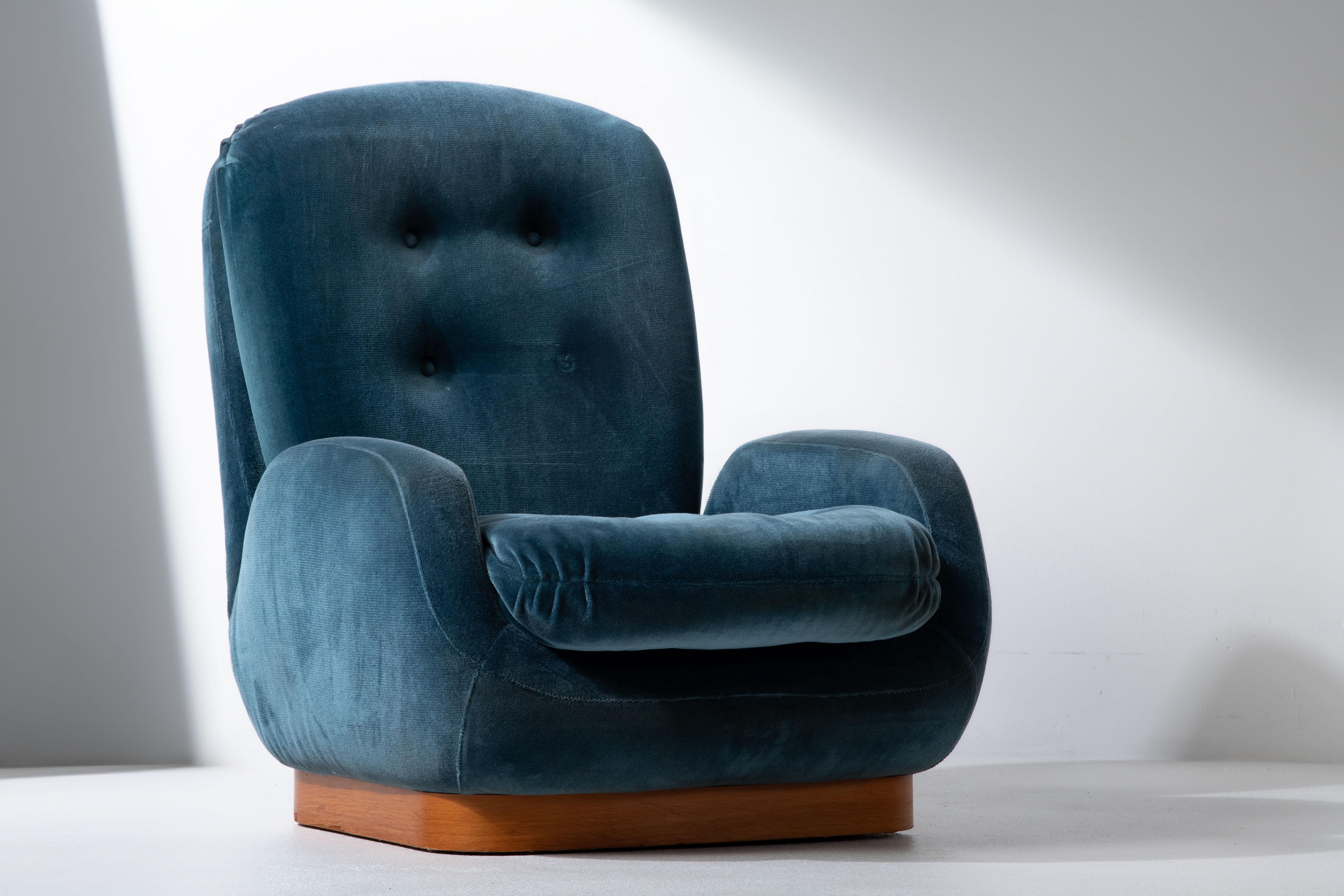 Description:

This exquisite pair of mid-century modern armchairs embodies both luxury and comfort, making them a perfect addition to any sophisticated interior. Upholstered in rich blue velvet, these chairs exude elegance and timeless