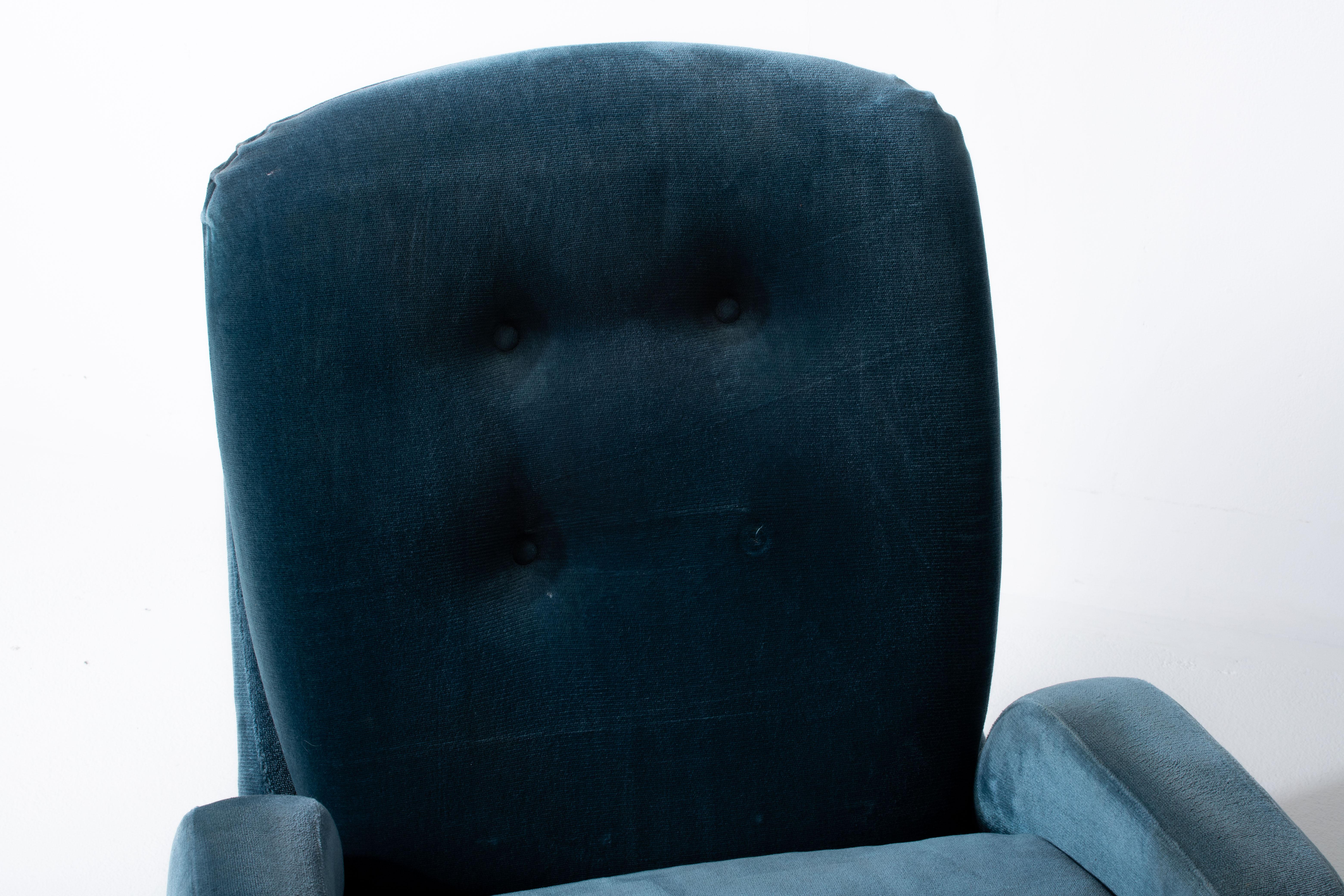 Pair of Mid-Century Modern Blue Velvet Armchairs For Sale 16