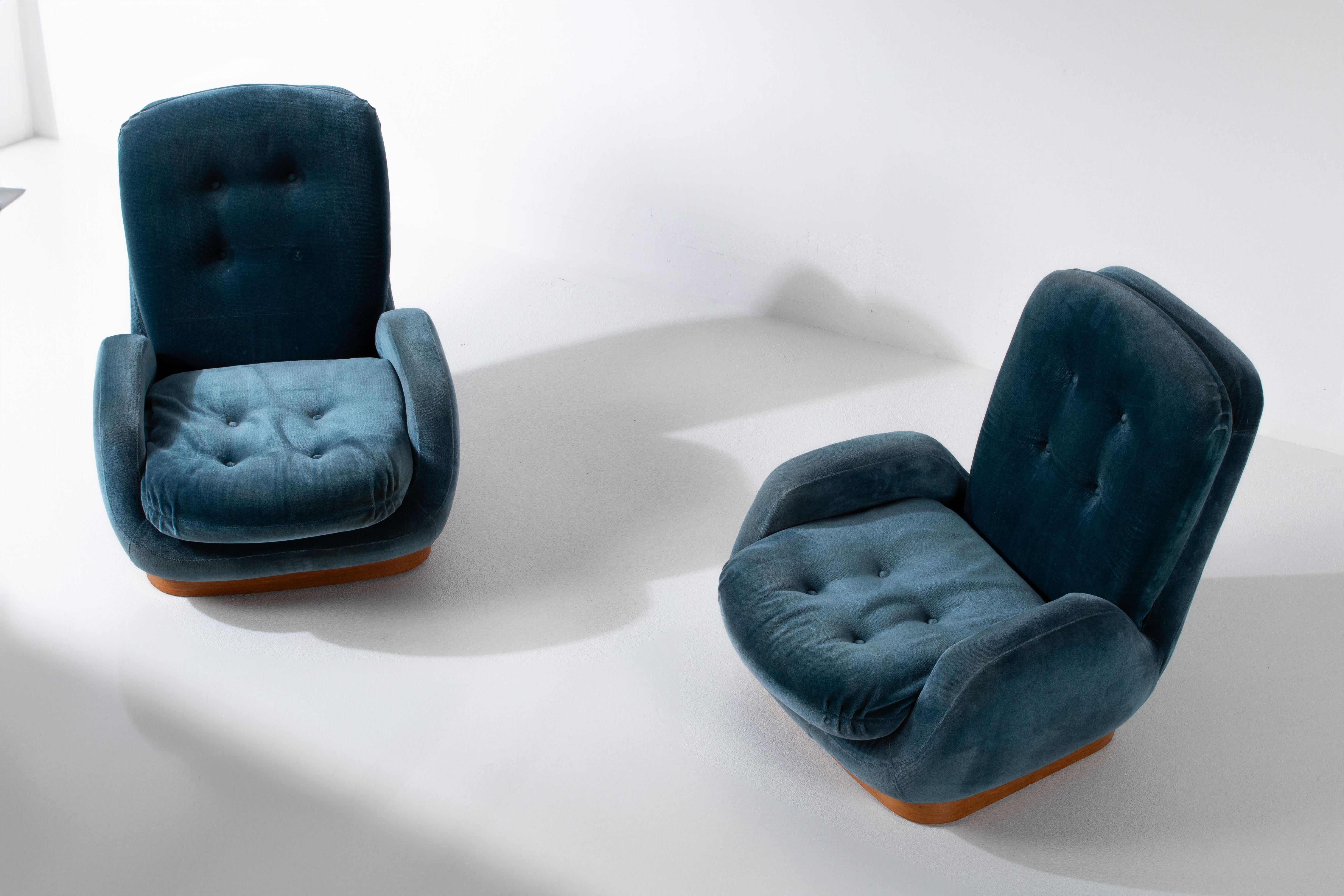 Mid-20th Century Pair of Mid-Century Modern Blue Velvet Armchairs For Sale