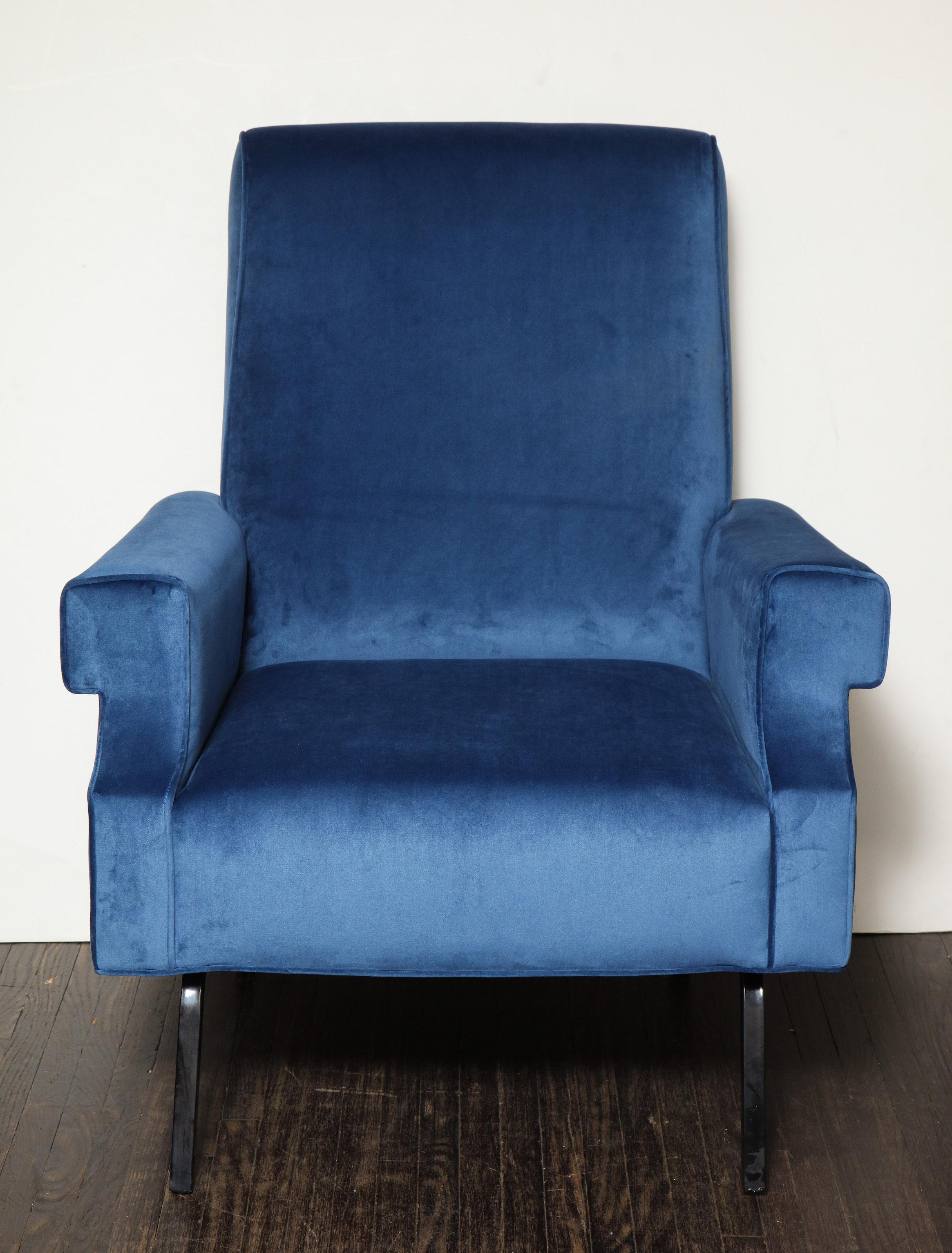 Pair of Mid-Century Modern Blue Velvet Chairs with Black Iron Legs In Excellent Condition In New York, NY