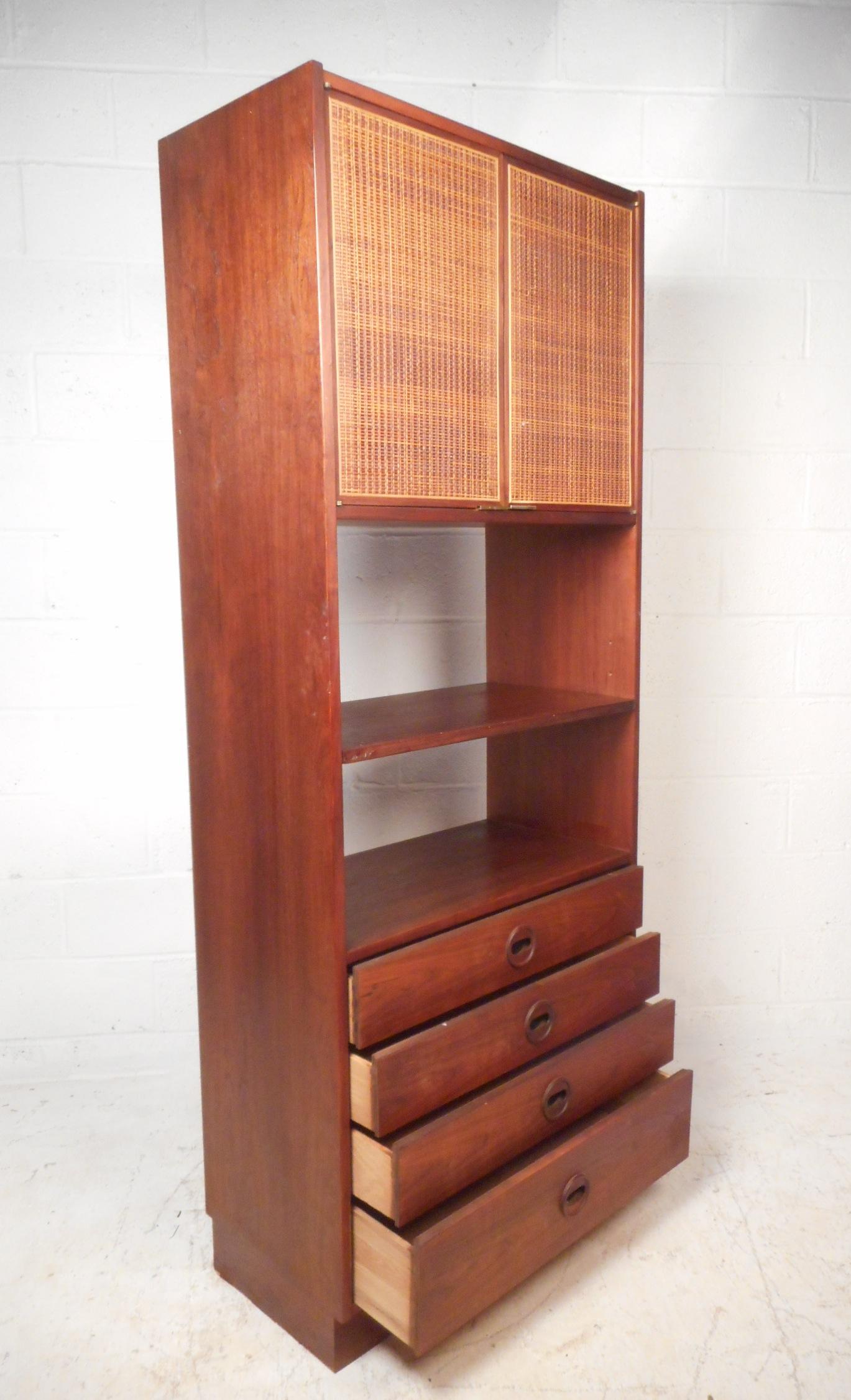 Pair of Mid-Century Modern Bookcases or Shelves In Good Condition In Brooklyn, NY