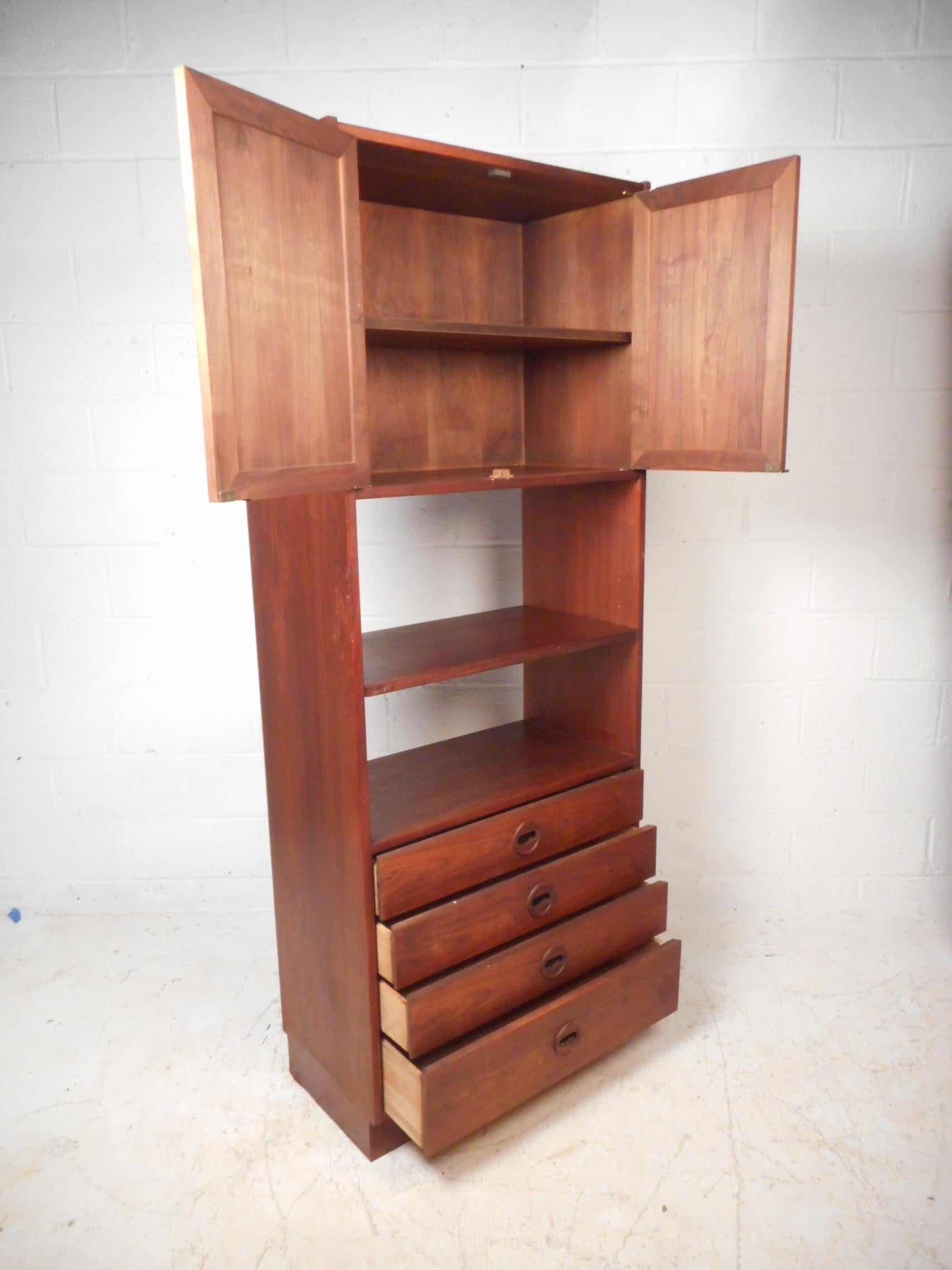 Late 20th Century Pair of Mid-Century Modern Bookcases or Shelves