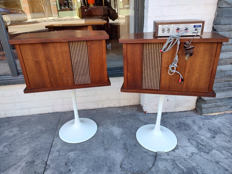 Pair of Mid-Century Modern Bose 901 Speakers Saarinen Tulip Bases and  Equalizer For Sale at 1stDibs | bose tulip stands, vintage bose 901  speakers, bose 901 tulip stands for sale