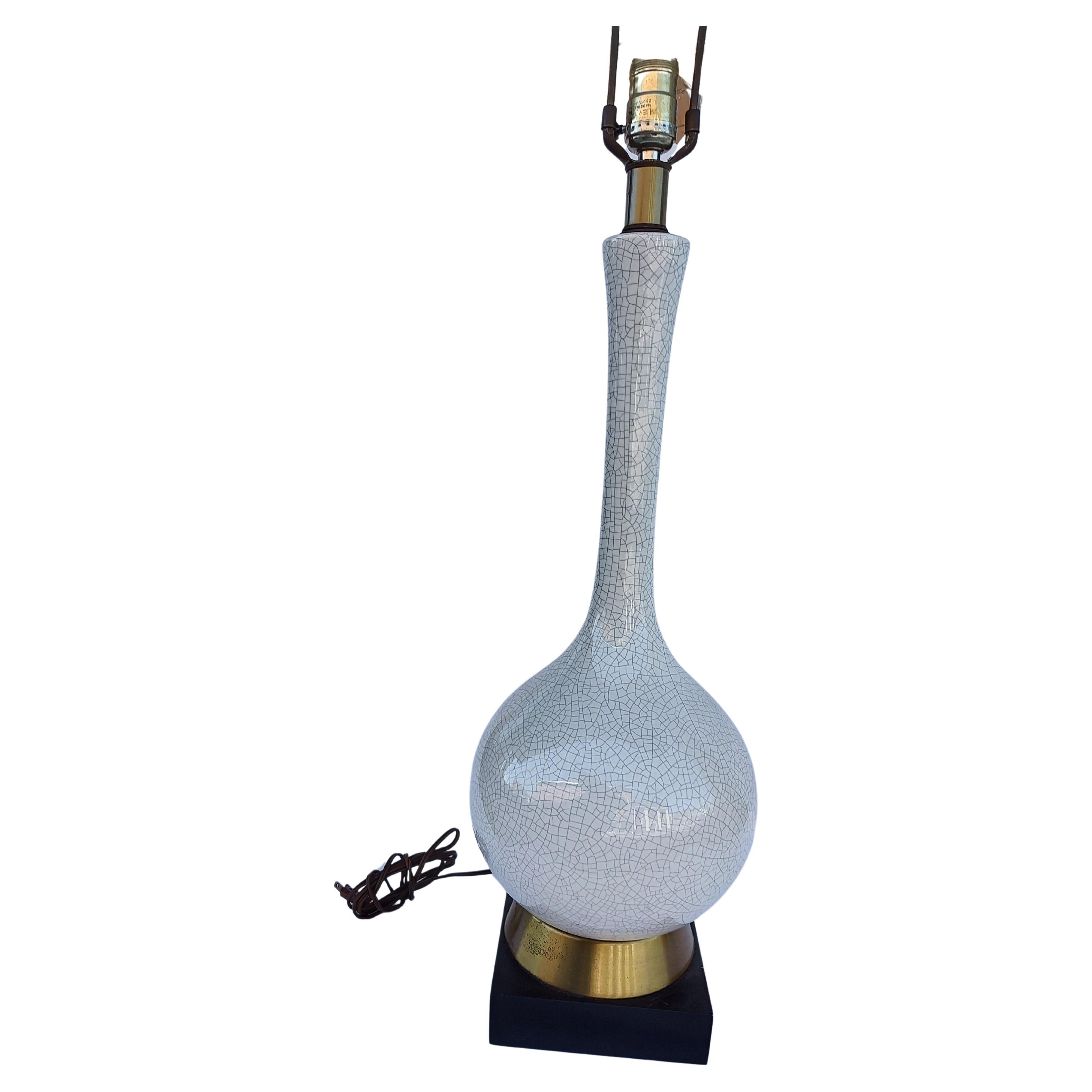 Fait main Paire de lampes de bureau en forme de bouteille modernes du milieu du siècle dernier, avec glaçure craquelée en vente