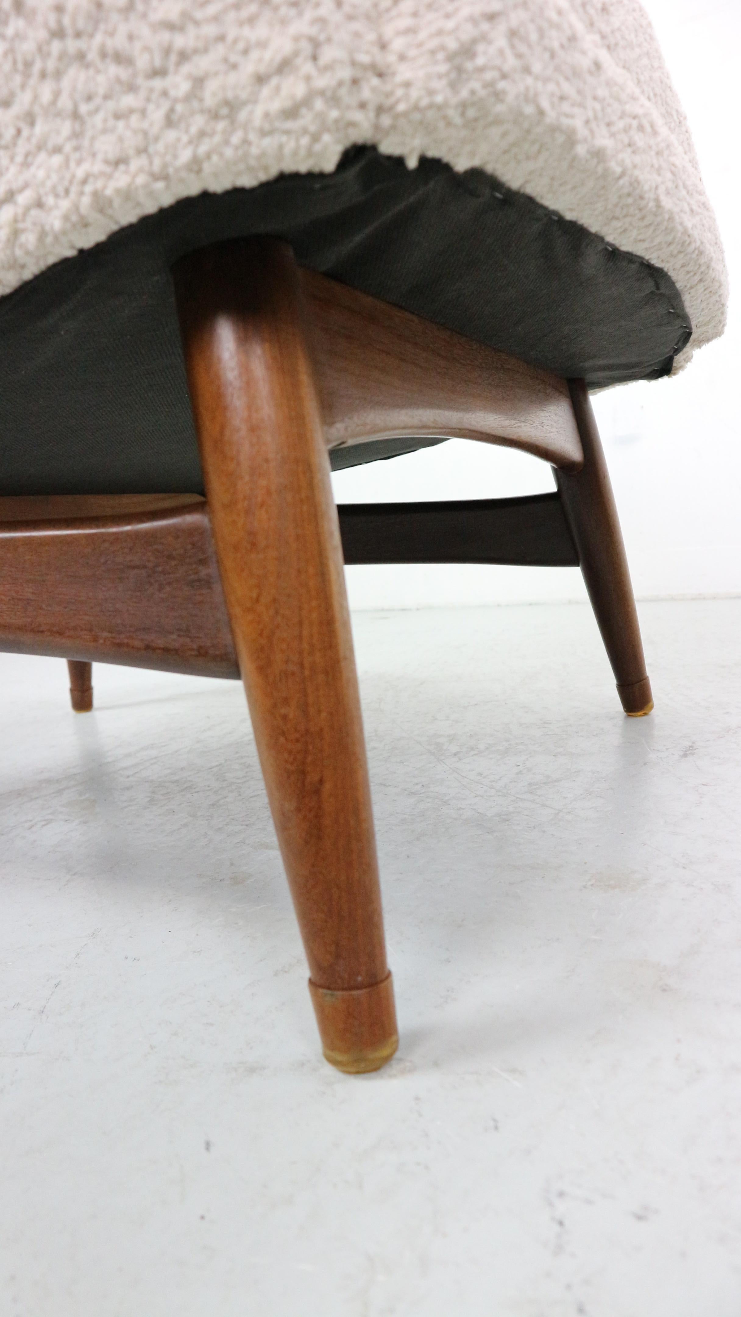 Ein Paar moderne Sessel aus Boucle-Stoff aus der Mitte des Jahrhunderts von Julia Gaubek –  1950's im Angebot 5