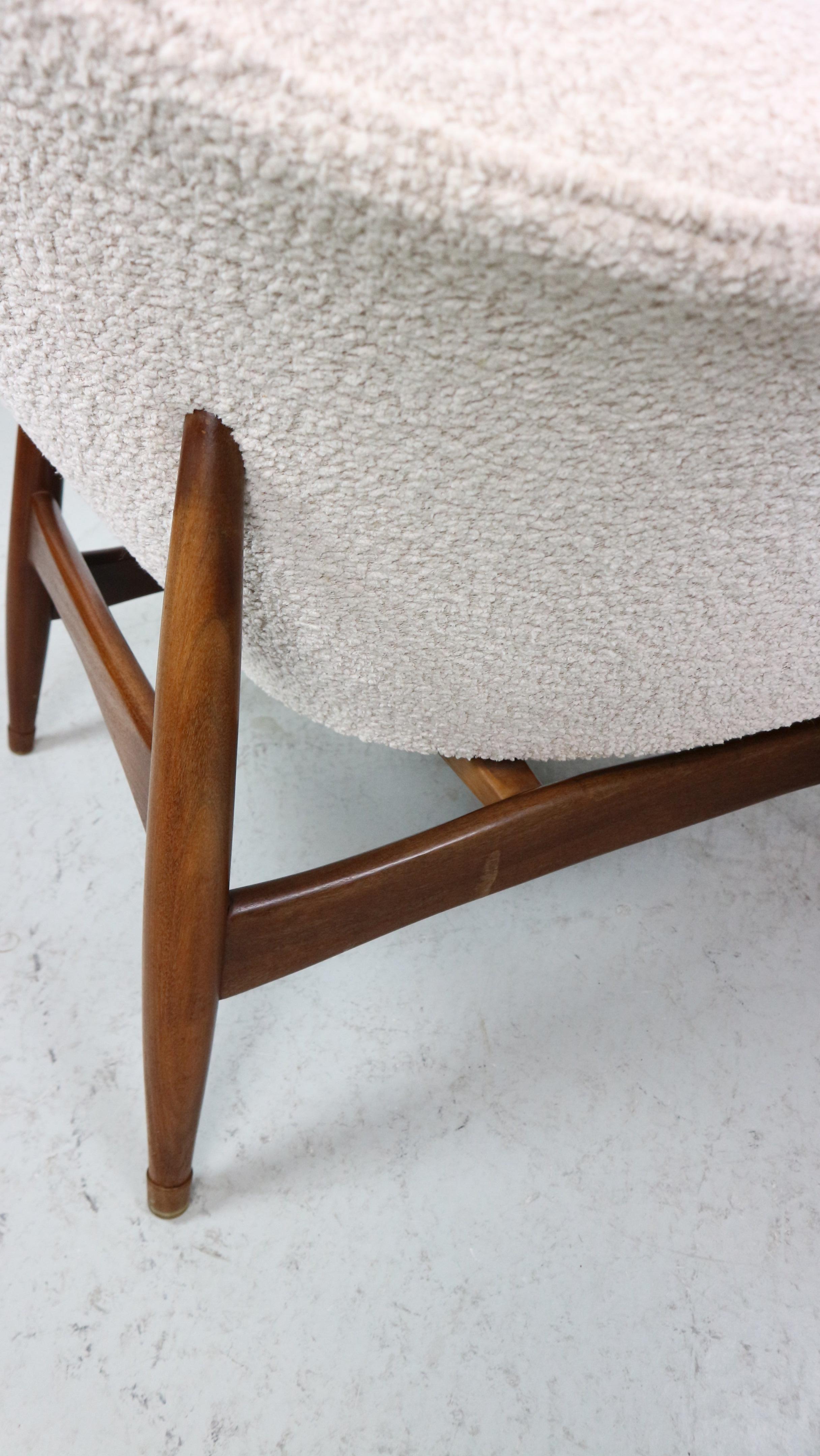Ein Paar moderne Sessel aus Boucle-Stoff aus der Mitte des Jahrhunderts von Julia Gaubek –  1950's im Angebot 8