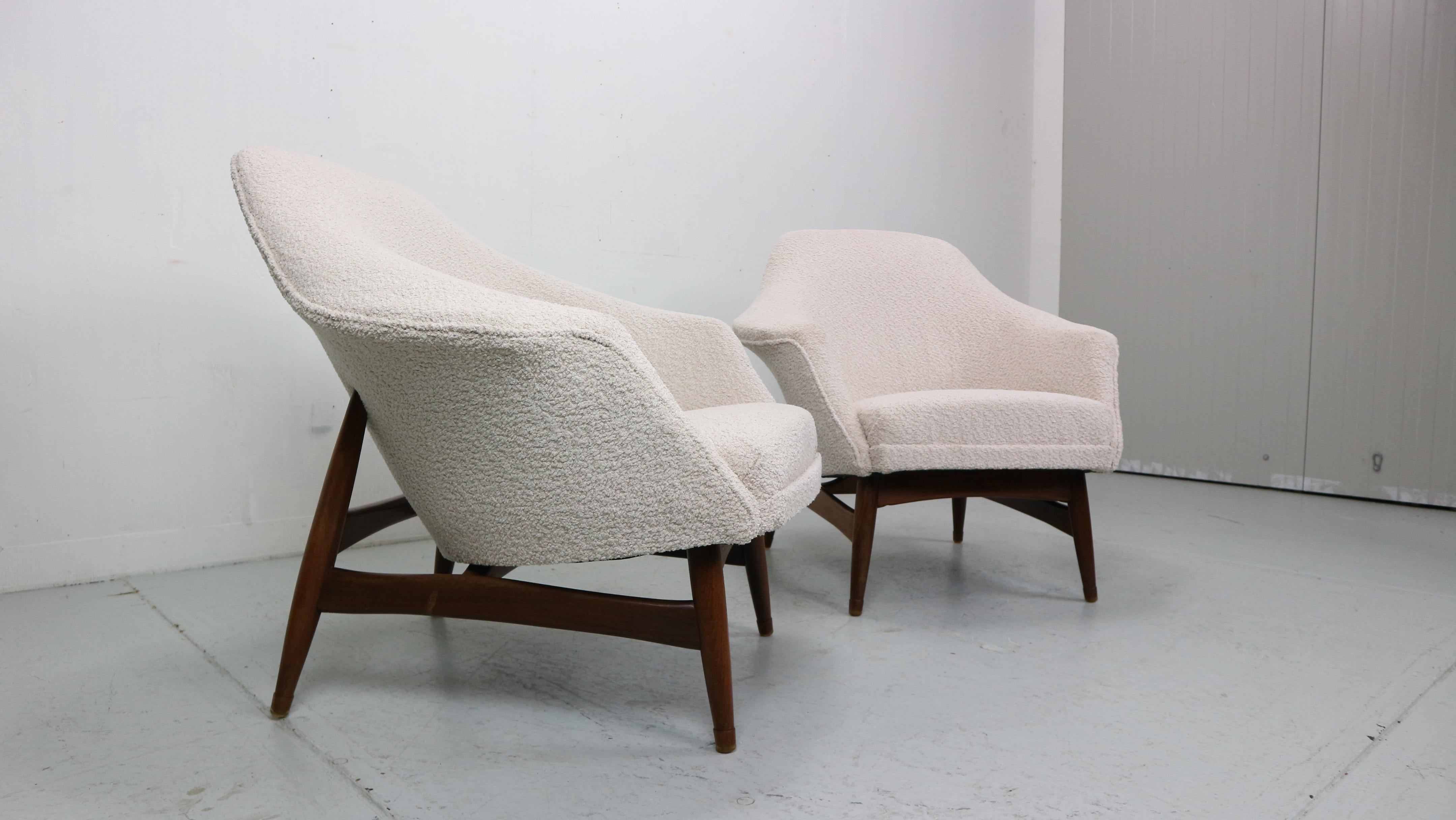 Pair of Mid-Century Modern Boucle Fabric Armchairs by Julia Gaubek -  1950's In Good Condition For Sale In The Hague, NL