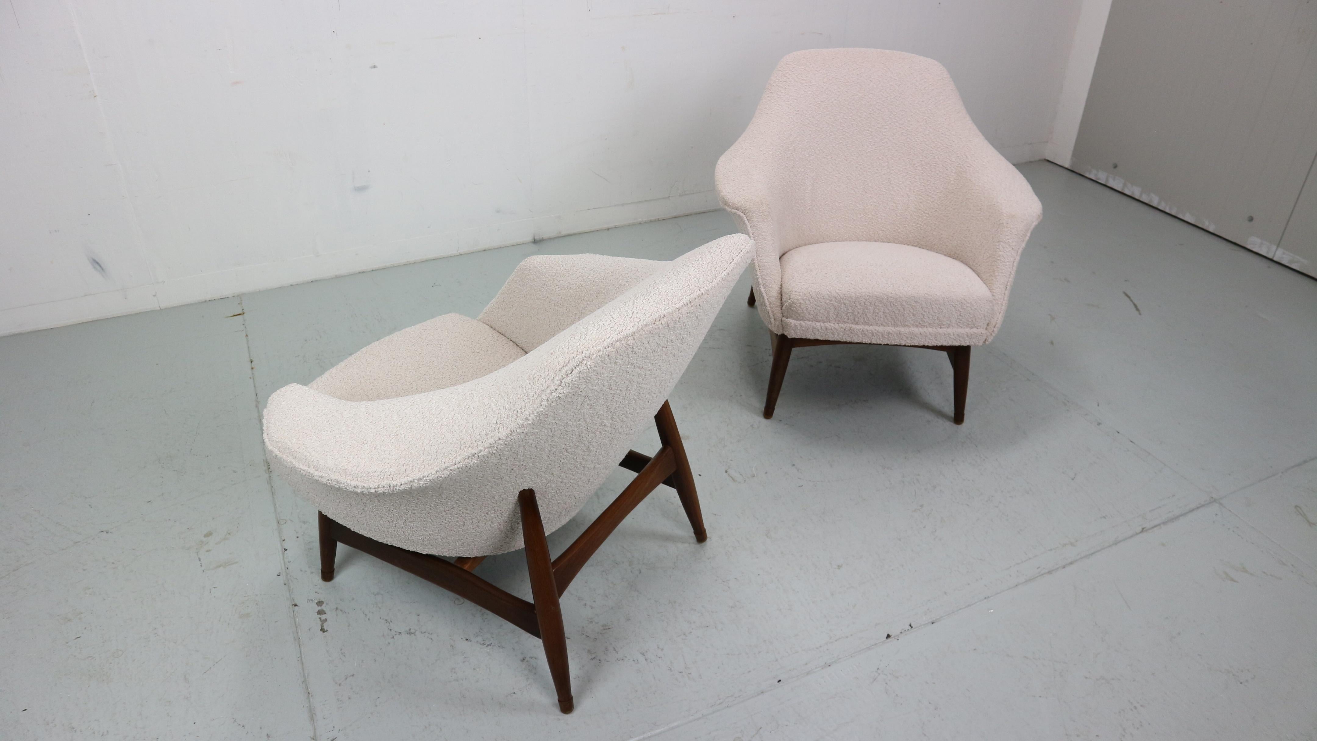 Pair of Mid-Century Modern Boucle Fabric Armchairs by Julia Gaubek -  1950's For Sale 2
