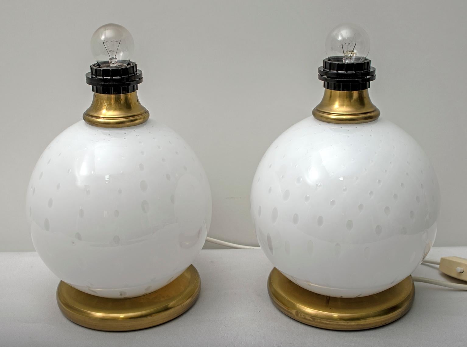 Pair of Mid-Century Modern Brass and Blown Murano Glass Table Lamps, 1970s For Sale 3