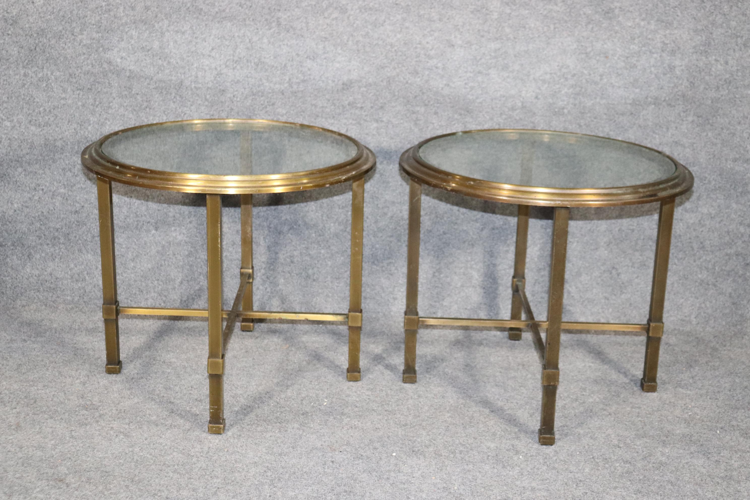 Pair of Mid-Century Modern Brass and Glass Mastercraft Style Round End Tables In Good Condition In Swedesboro, NJ