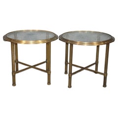 Paire de tables d'appoint rondes en laiton et verre de style Mastercraft, mi-siècle moderne
