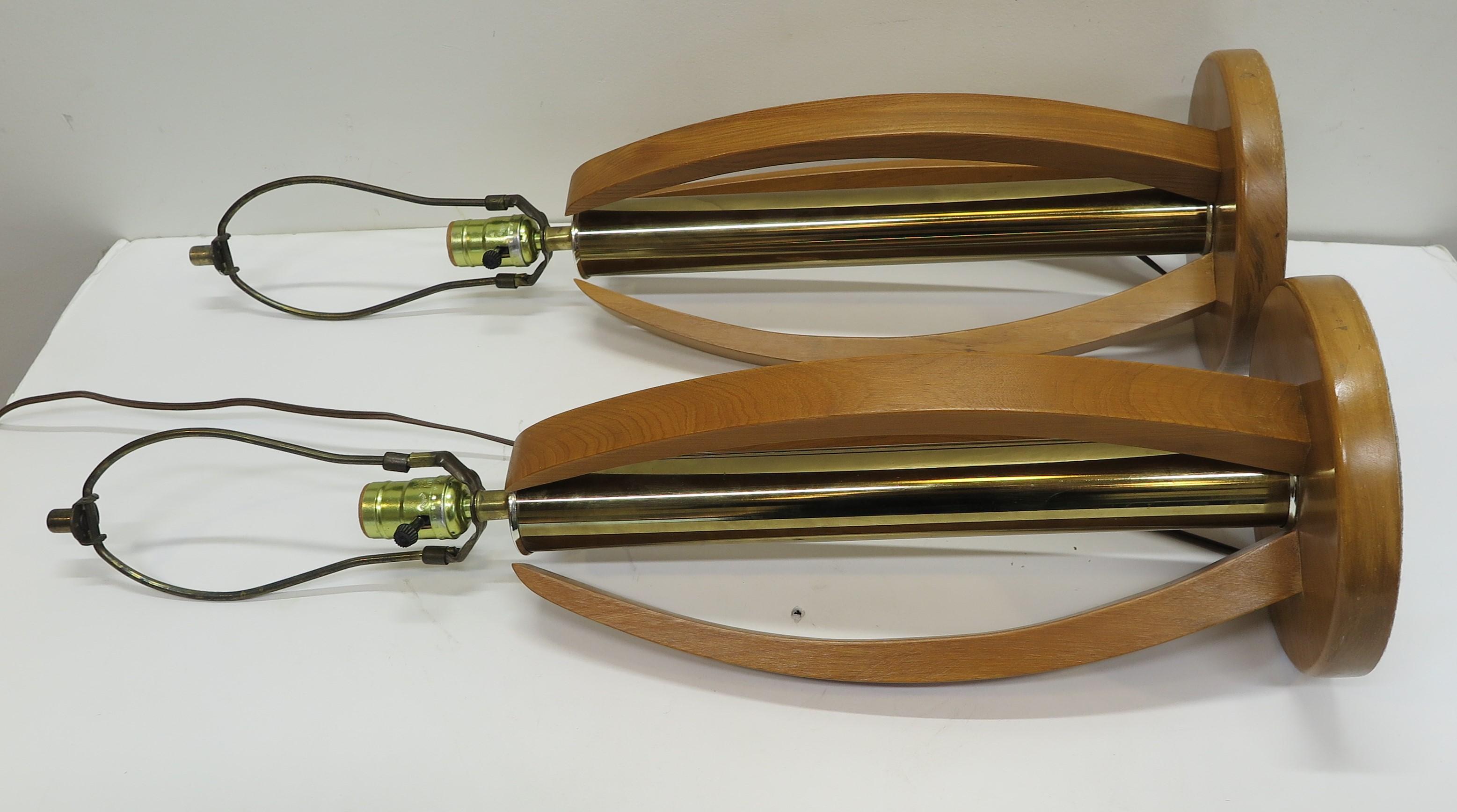 Pair of Mid-Century Modern Brass and Wood Table Lamps For Sale 1