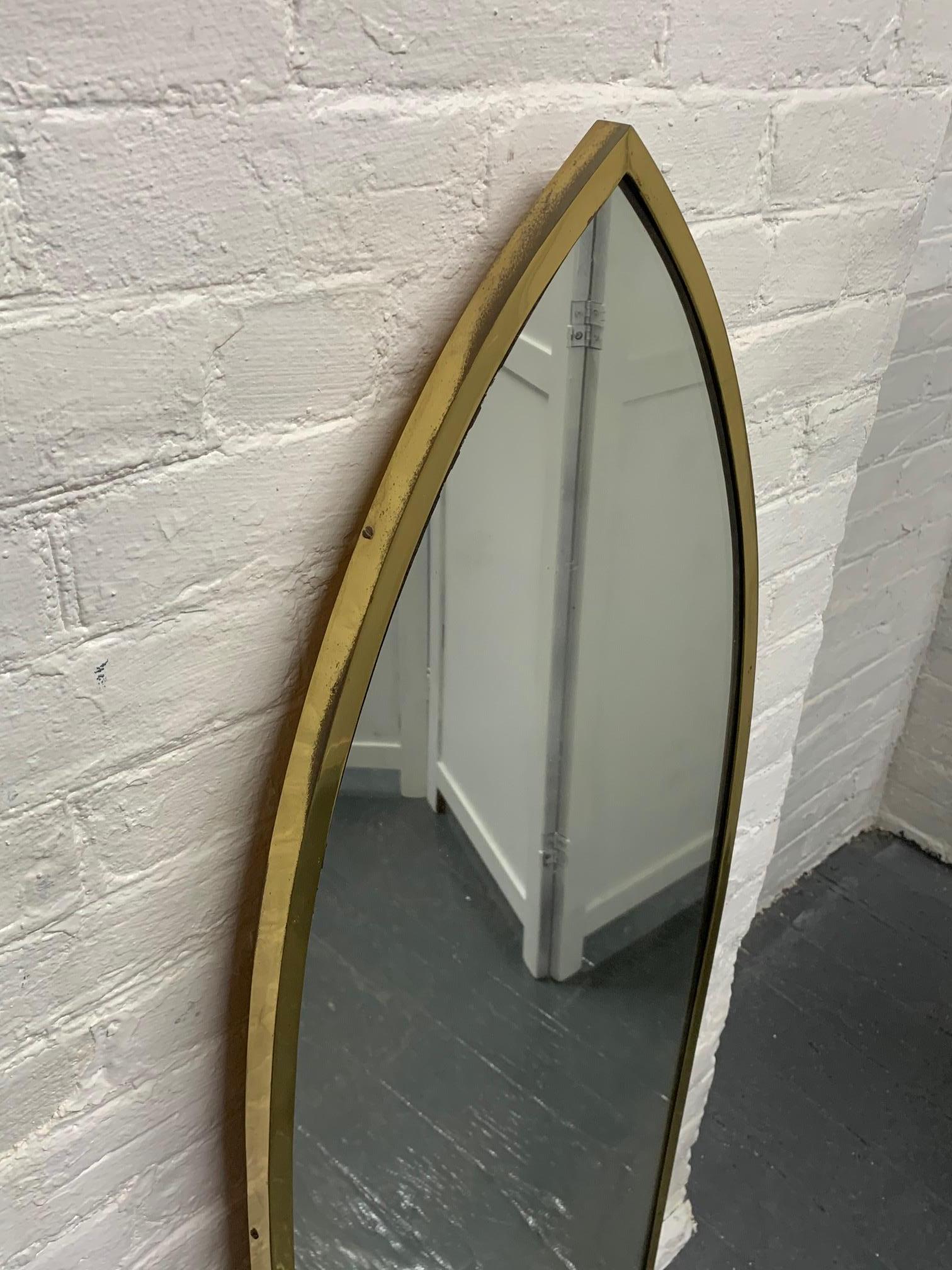 Pair of Mid-Century Modern Brass Arched Mirrors In Good Condition For Sale In New York, NY