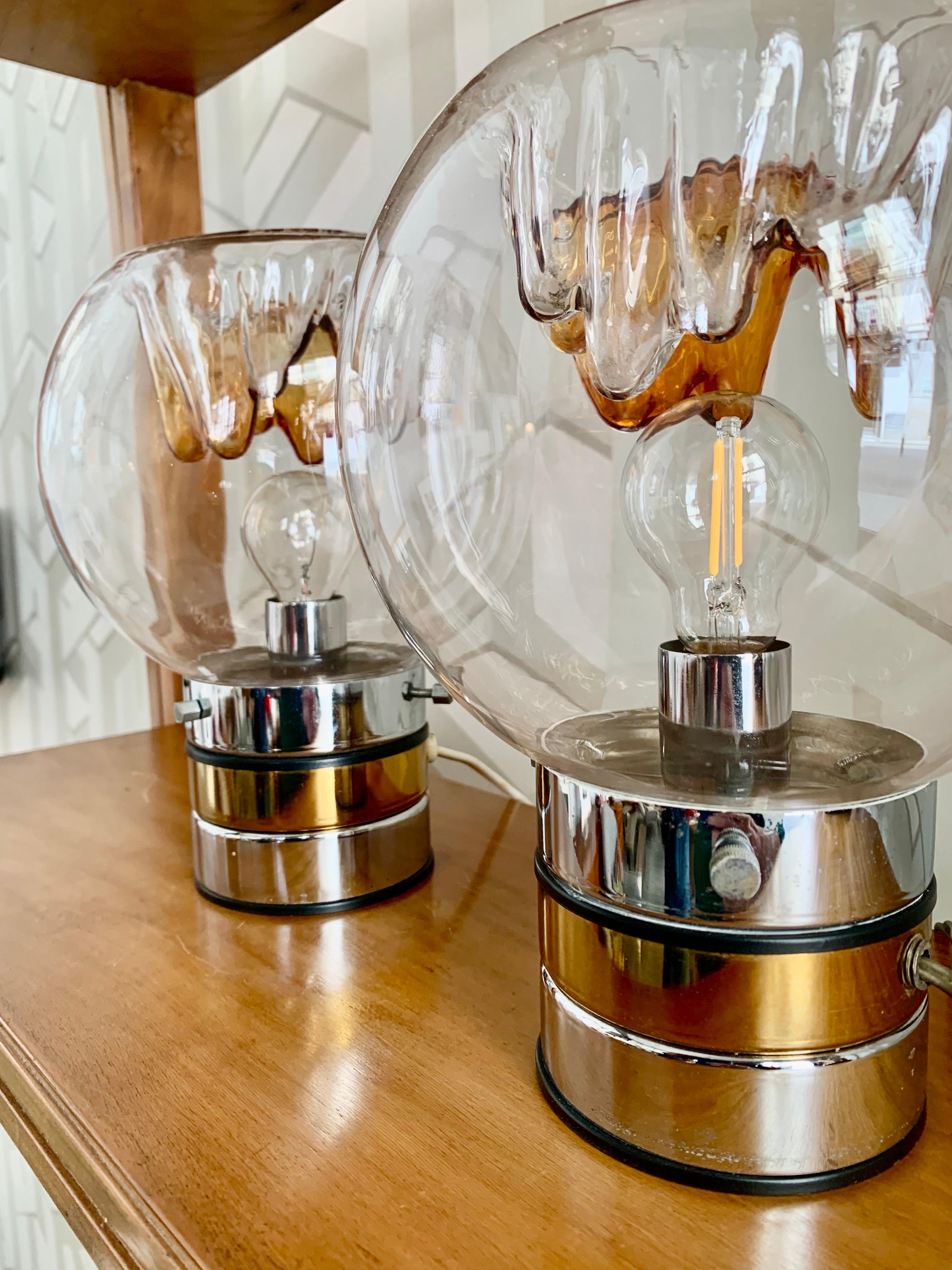 Pair of Mid Century Modern Brass Chrome Metal and Murano Glass Lamps by Mazzega In Good Condition For Sale In Madrid, ES