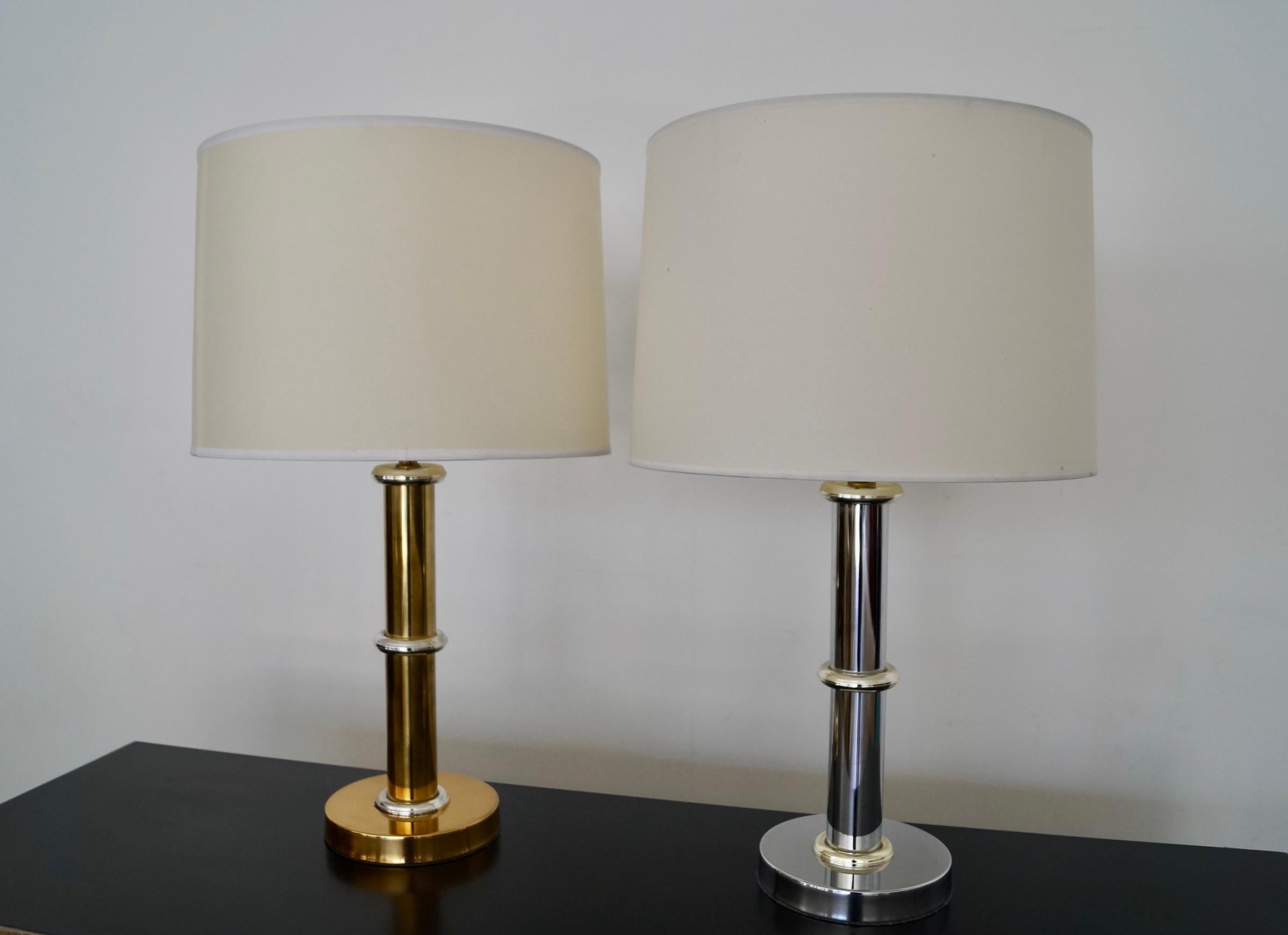 Paire de lampes de table en laiton et chrome de style mi-siècle moderne en vente 7