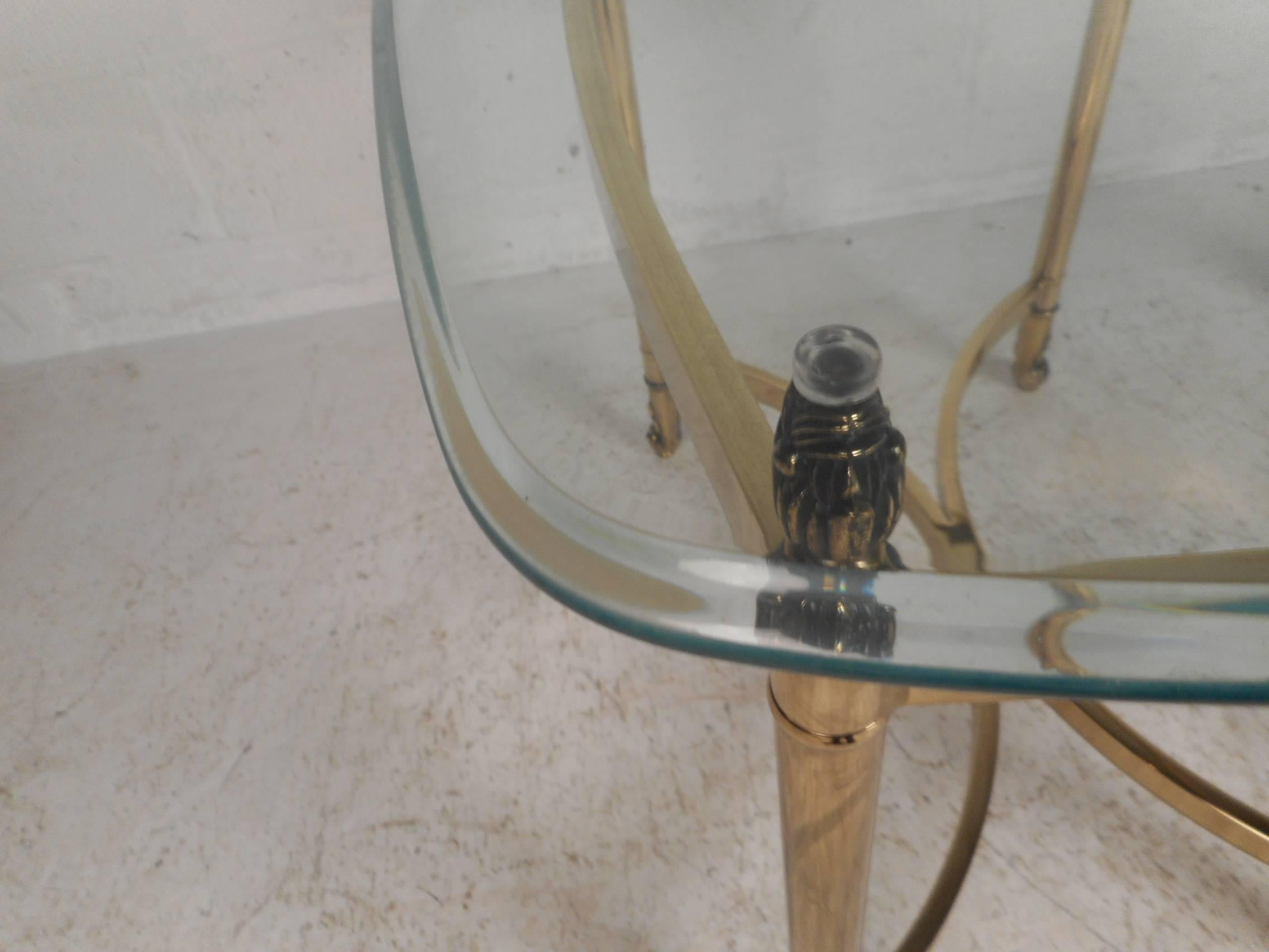 Pair of Mid-Century Modern Brass End Tables with Glass Tops In Good Condition In Brooklyn, NY