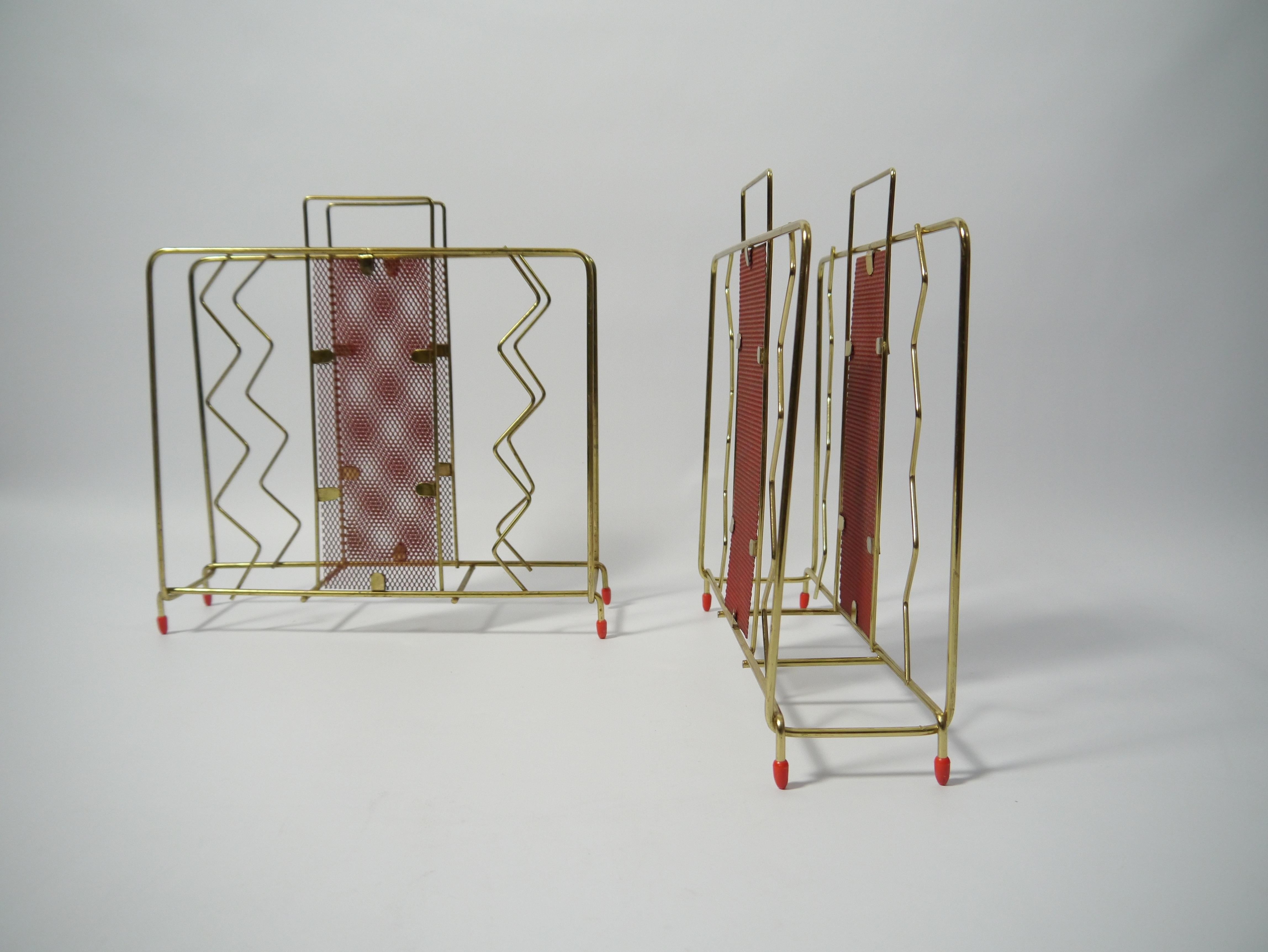 Pair of Mid-Century Modern Brass Plated & Red Magazine Racks, Sweden, 1950s In Good Condition For Sale In Barcelona, ES
