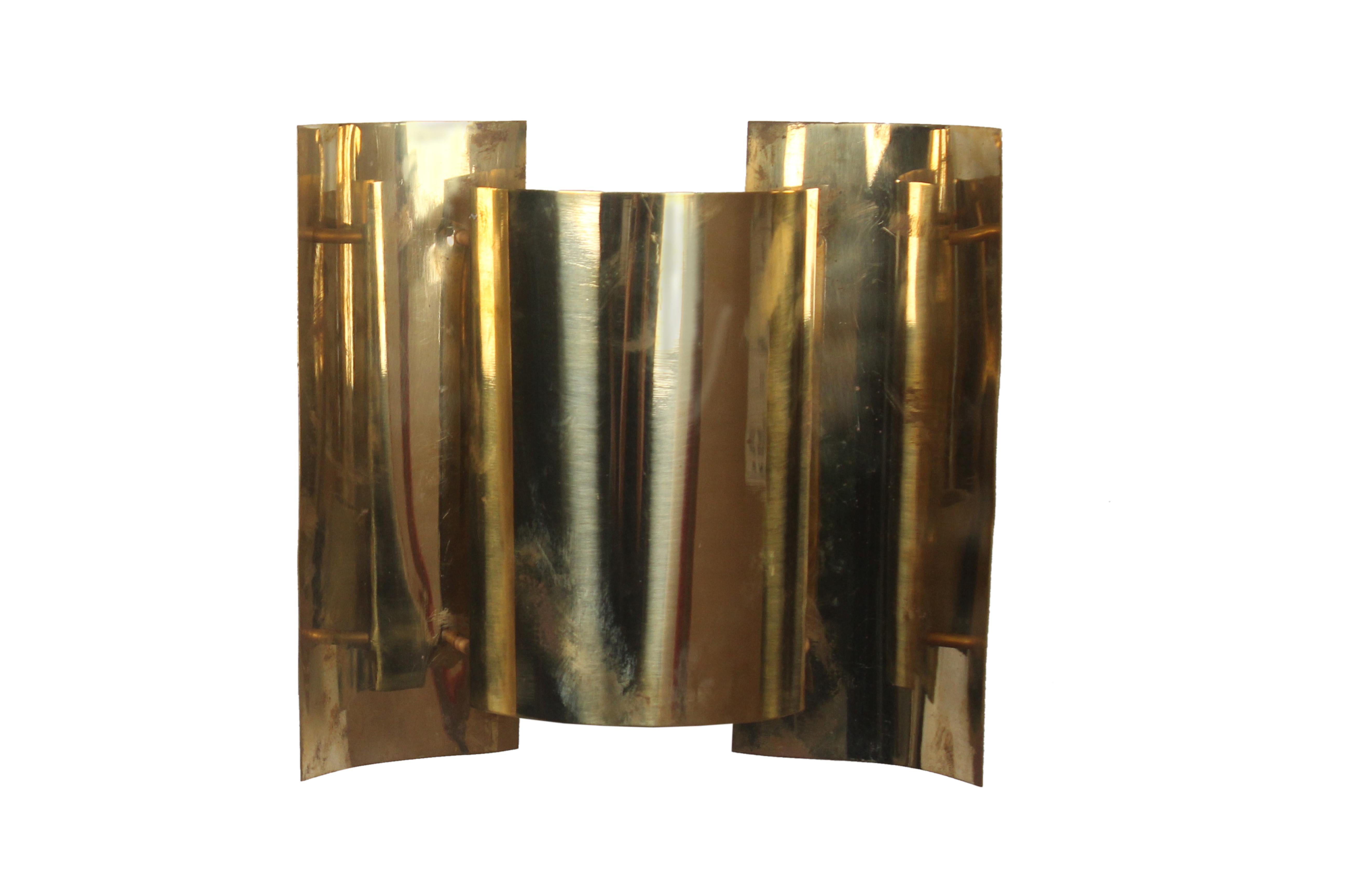 Pair of Mid-Century Modern Brass Ship's Stateroom Sconce Lights In Good Condition In Nantucket, MA
