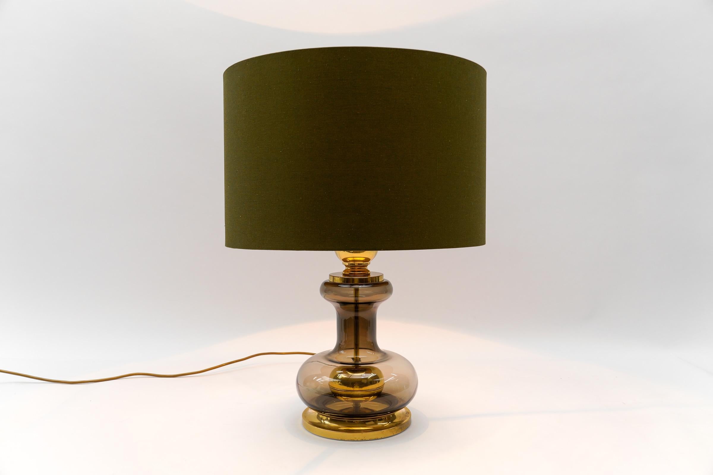 Allemand Paire de bases de lampe de table en verre fumé en laiton, Modernity, années 1960 en vente