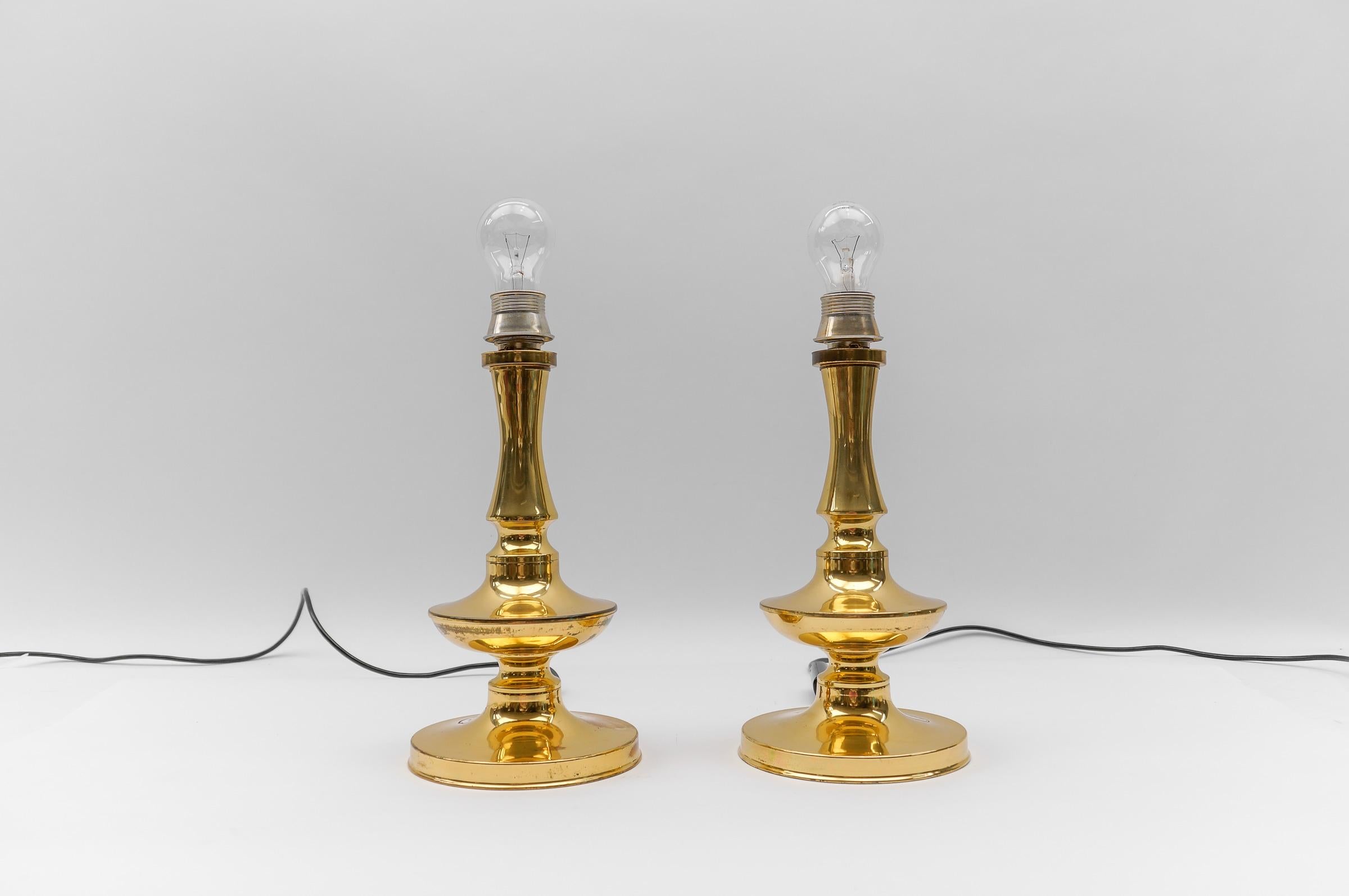 Base de lampe de table en laiton moderne du milieu du siècle dernier, années 1960 Allemagne

Nous avons beaucoup d'autres bases de lampes originales intéressantes de la période moderne du milieu du siècle.

Chaque lampe nécessite une ampoule E27.