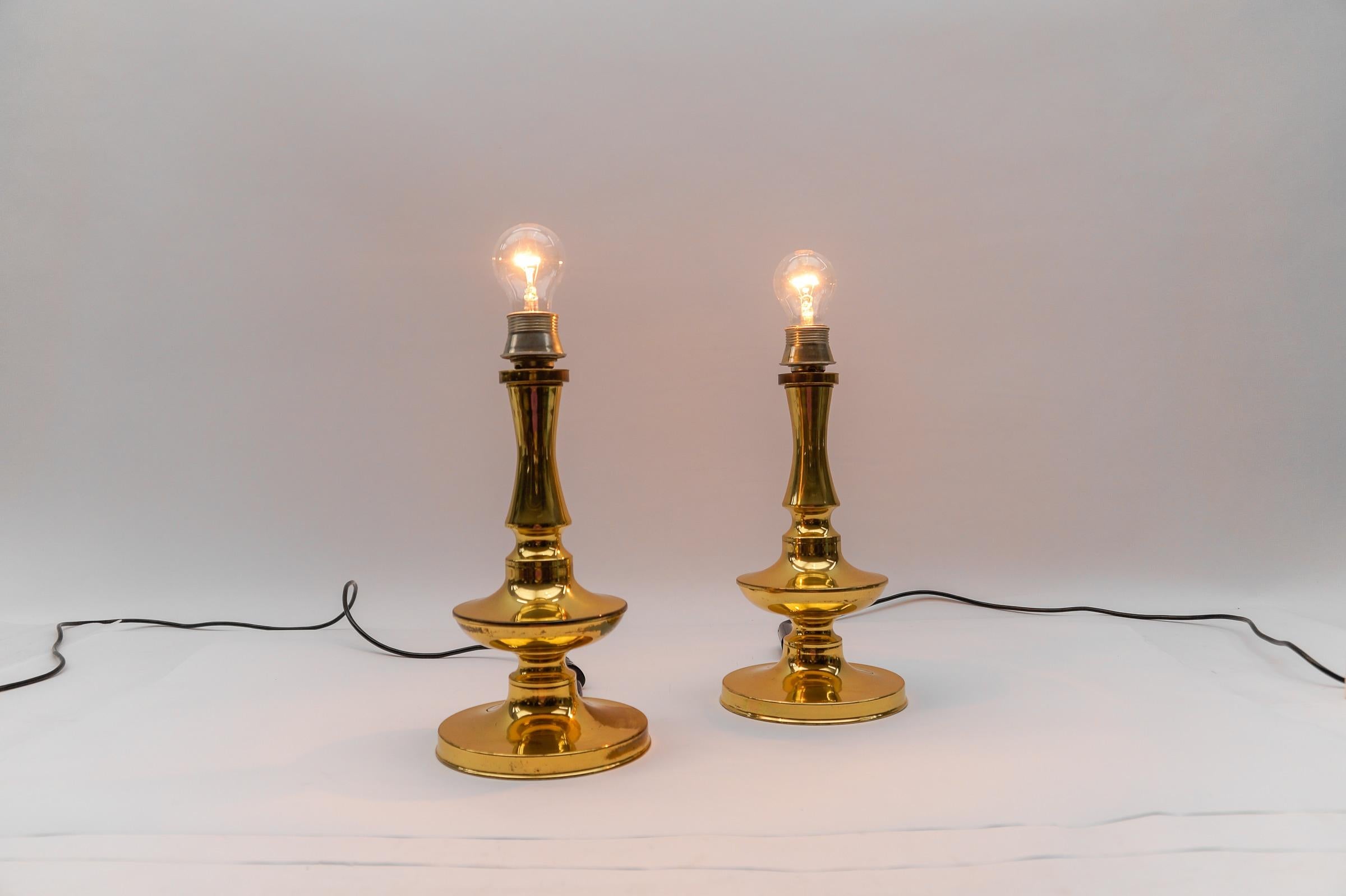 Paar Mid Century Modern Tischlampen aus Messing, 1960er Jahre (Mitte des 20. Jahrhunderts) im Angebot