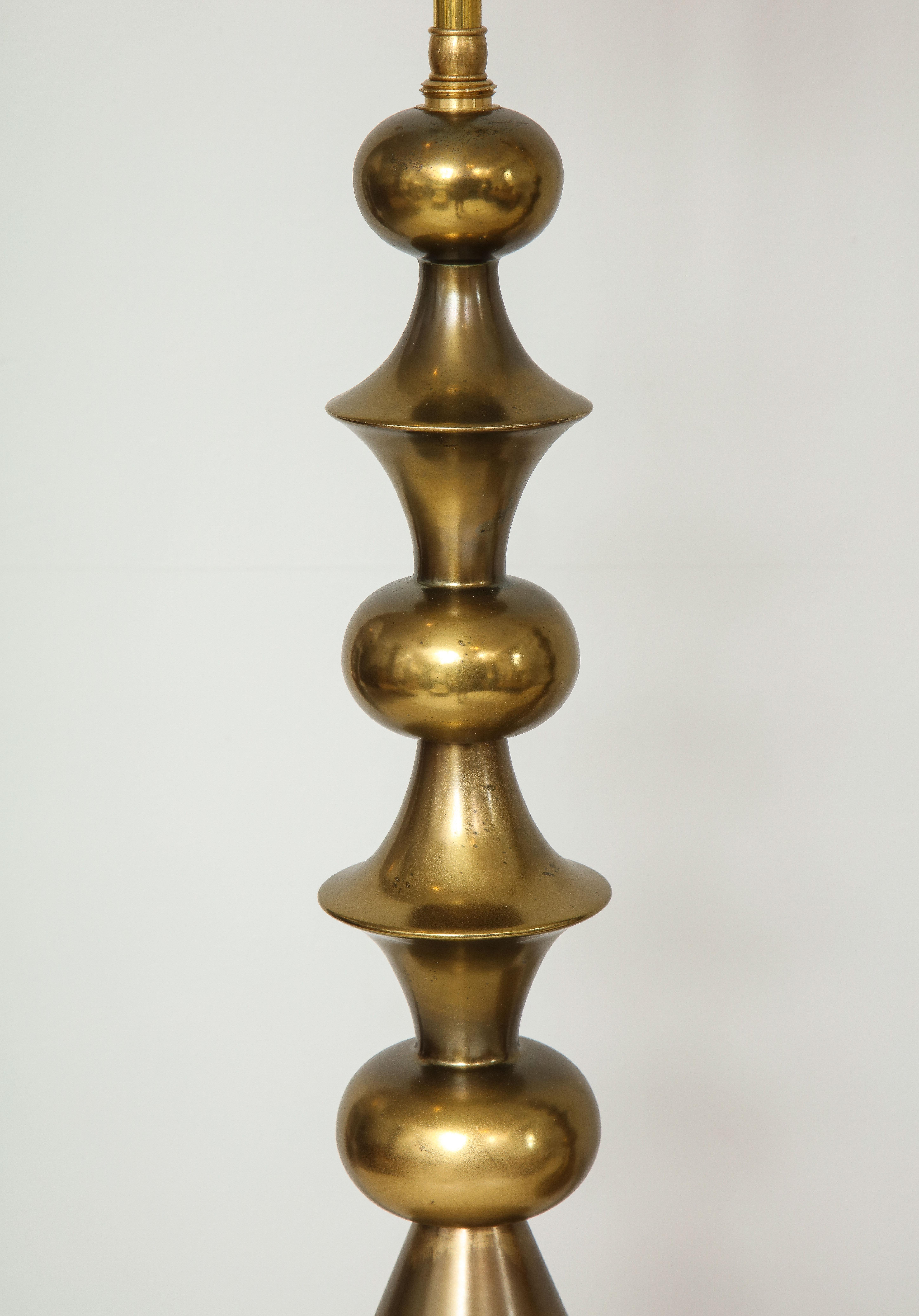 North American Pair of Mid-Century Modern Brass Table Lamps in the Manner of Tommi Parzinger