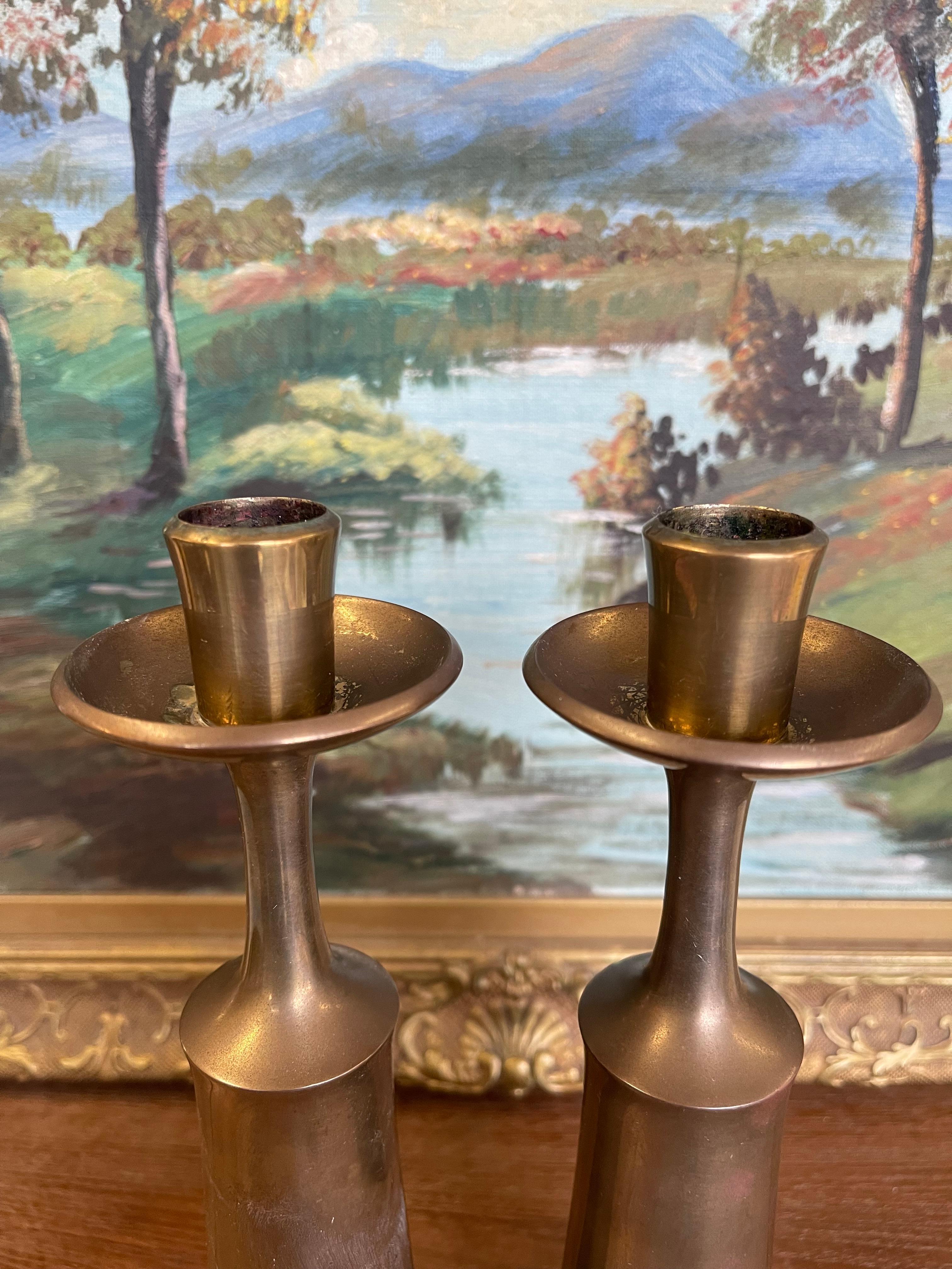 Coppia di portacandele in ottone di Jens H. Quistgaard, stile metà secolo moderno in vendita 5