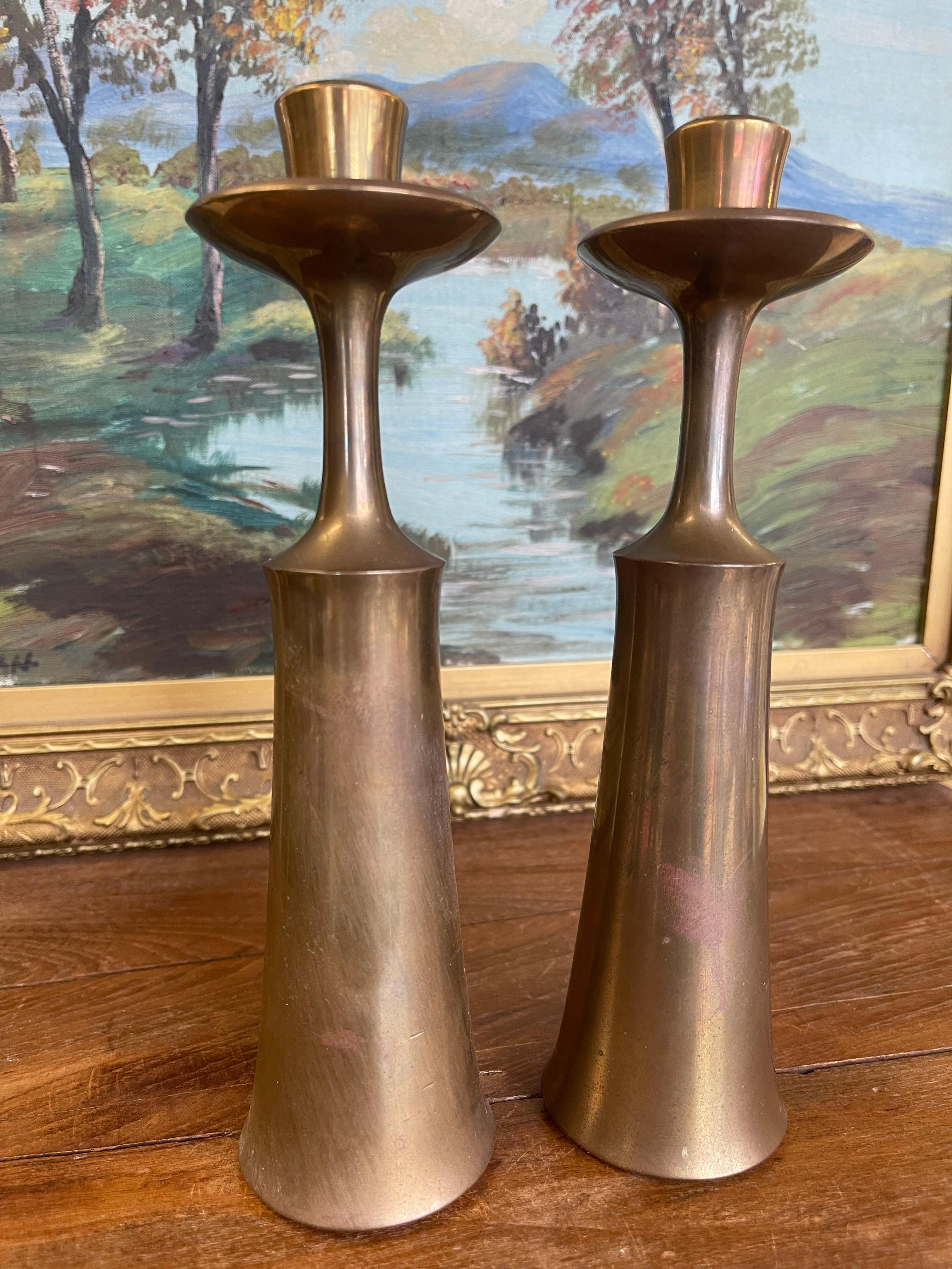 Coppia di portacandele in ottone di Jens H. Quistgaard, stile metà secolo moderno In condizioni buone in vendita a Seattle, WA