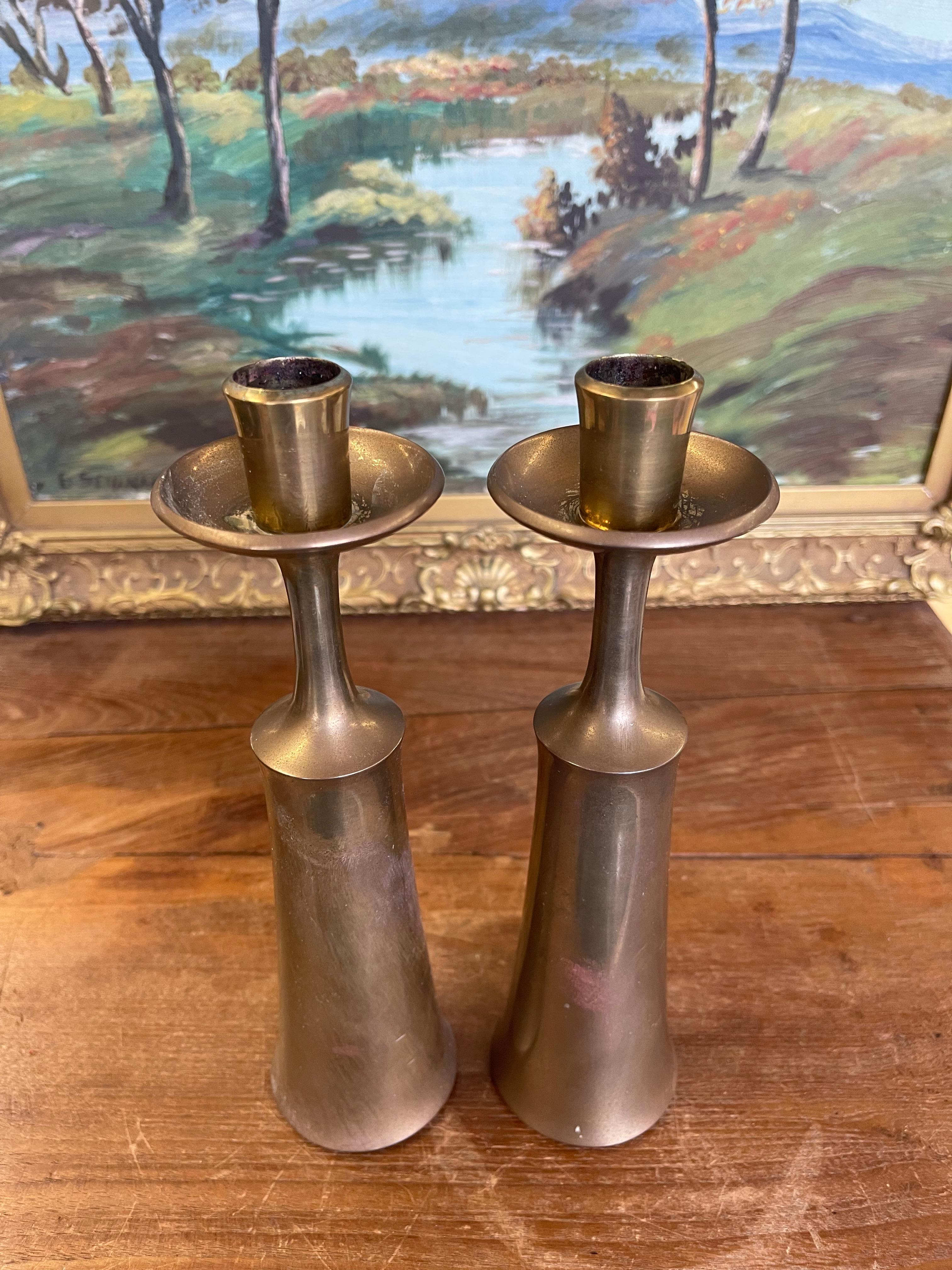 Metallo Coppia di portacandele in ottone di Jens H. Quistgaard, stile metà secolo moderno in vendita