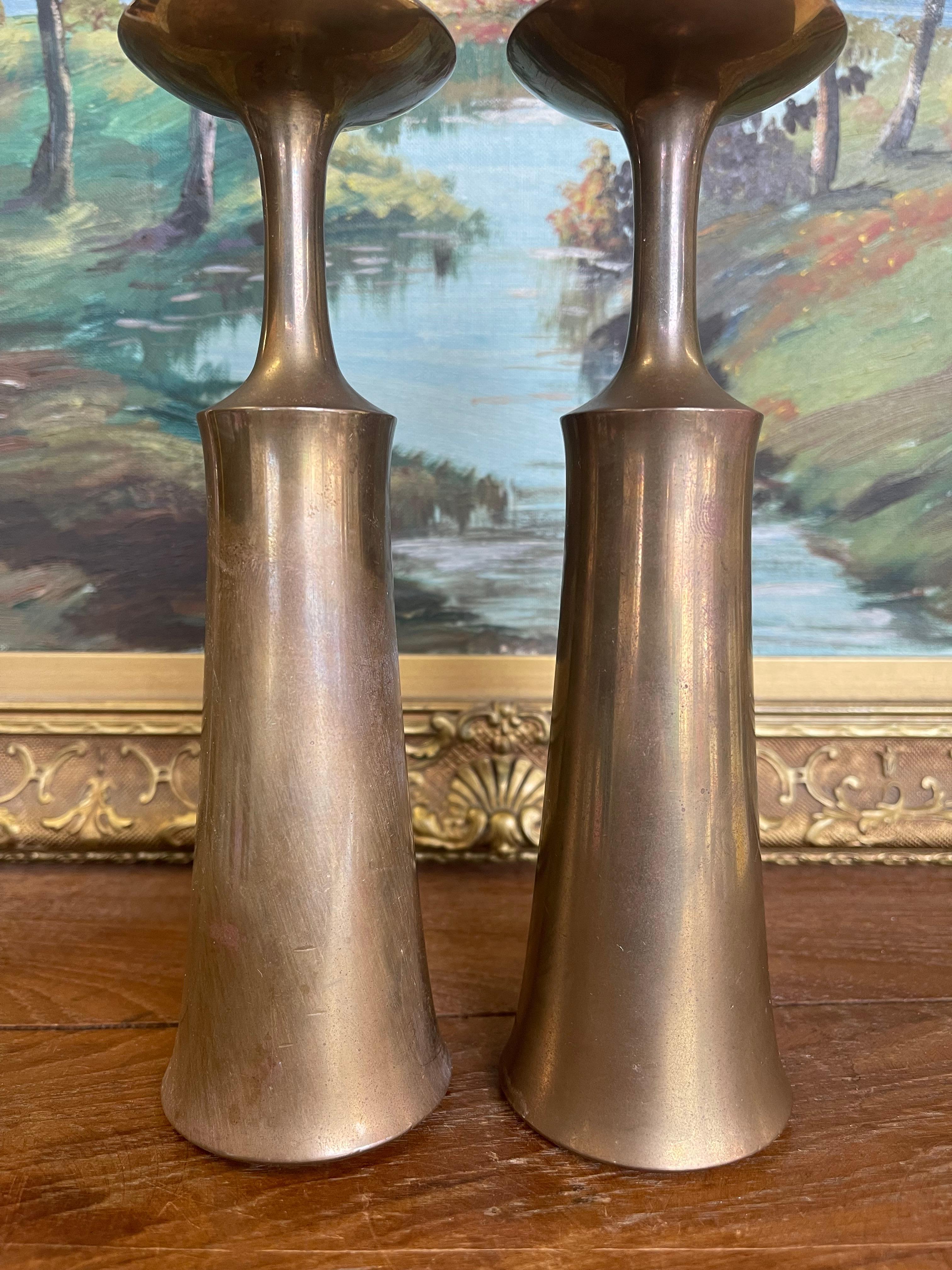 Coppia di portacandele in ottone di Jens H. Quistgaard, stile metà secolo moderno in vendita 1