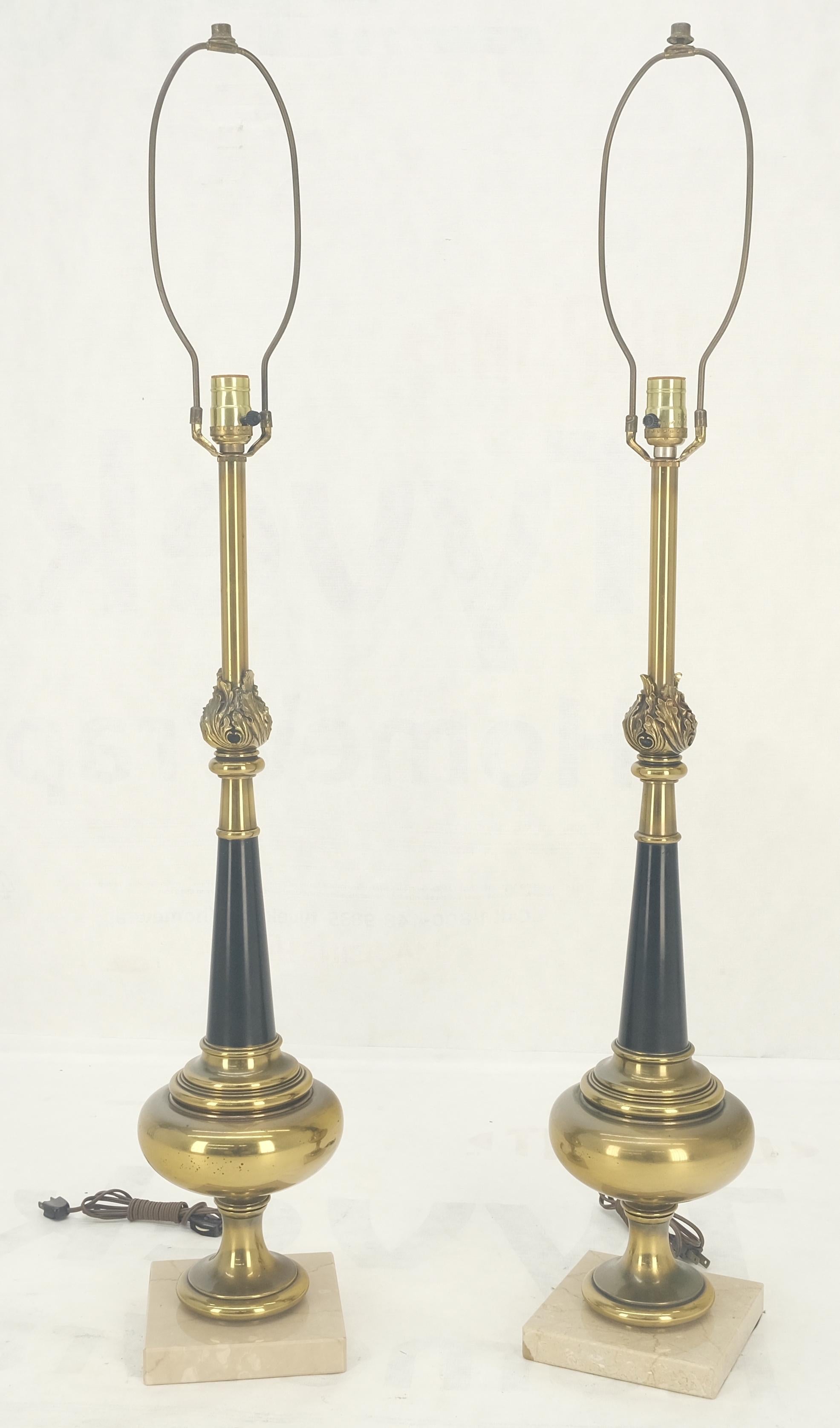 Pair of Mid Century Modern Brass Vase Shape  Table Lamps Stiffel MINT! For Sale 1