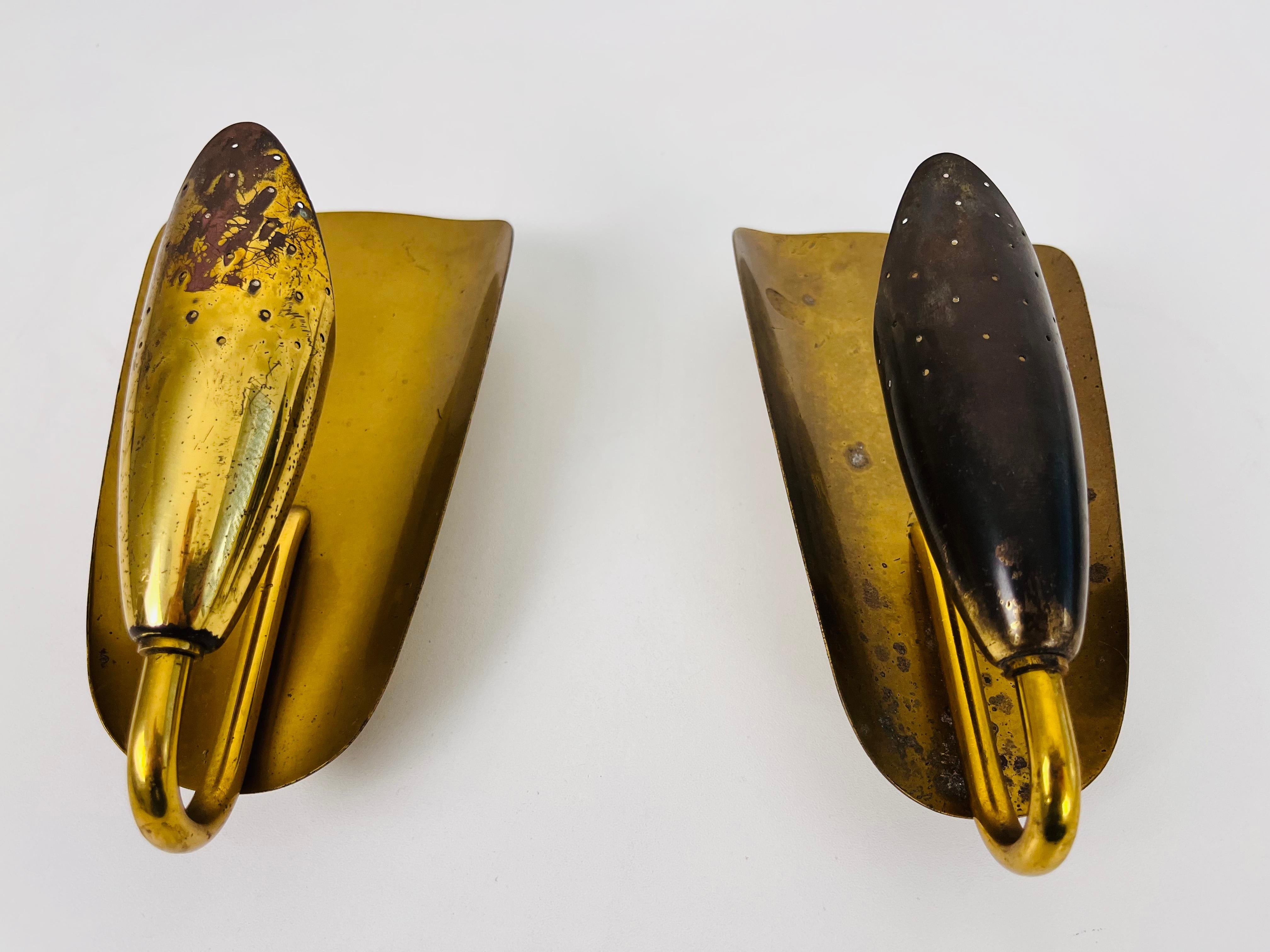 Pair of Mid-Century Modern Brass Wall Lamps, 1950s, Italy In Good Condition In Hagenbach, DE
